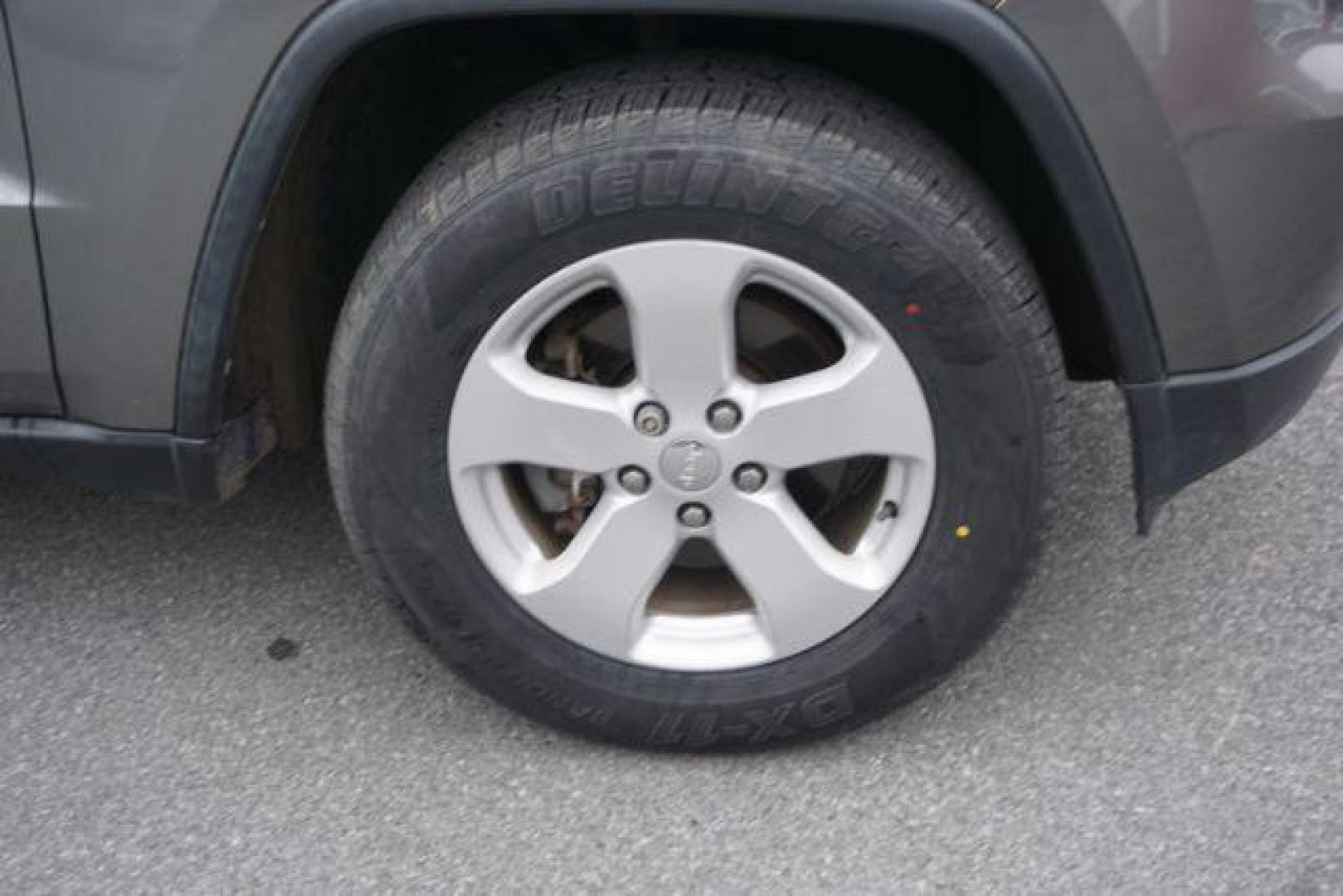 2012 Mineral Gray Metallic Clearcoat /Medium Graystone/Dark Graystone Jeep Grand Cherokee Laredo (1C4RJFAGXCC) , located at 312 Centre Ave, Schuylkill Haven, PA, 17972, (570) 593-5278, 40.638130, -76.177383 - Photo#25