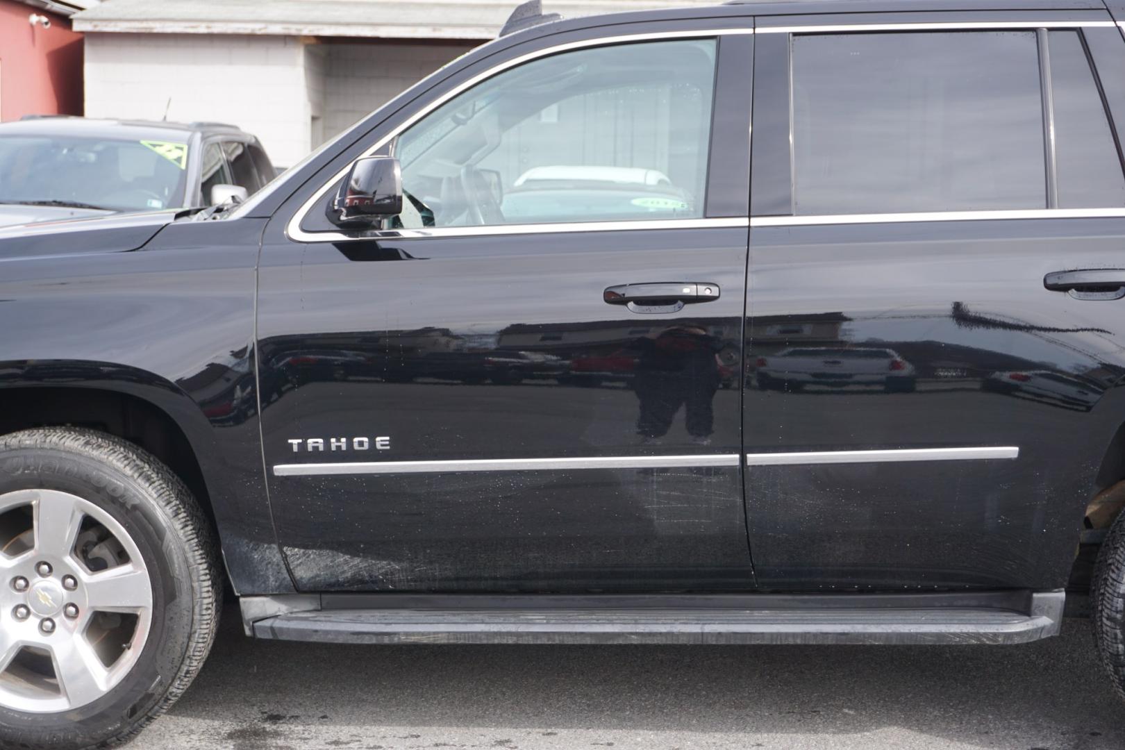 2015 Black /Cocoa/Dune CHEVROLET TAHOE LT (1GNSKBKC3FR) with an EcoTec3 5.3L V-8 gasoline direct injection engine, located at 312 Centre Ave, Schuylkill Haven, PA, 17972, (570) 593-5278, 40.638130, -76.177383- Photo#4