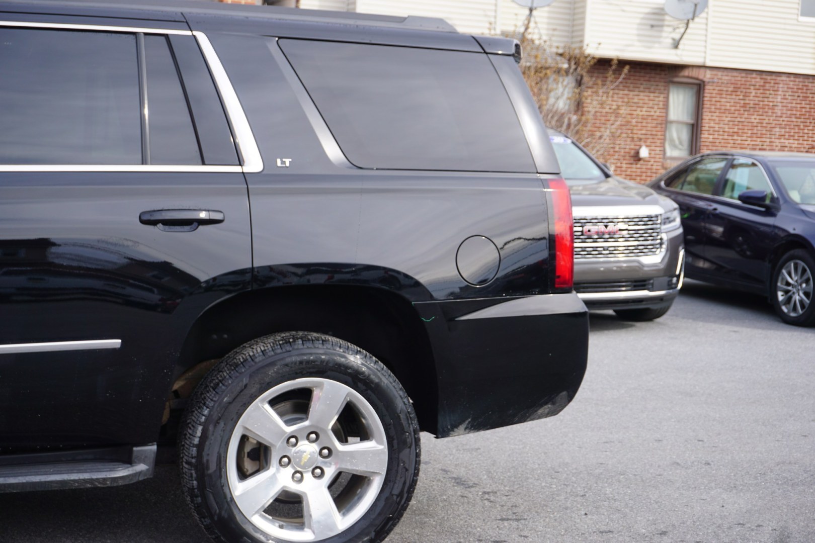 2015 Black /Cocoa/Dune CHEVROLET TAHOE LT (1GNSKBKC3FR) with an EcoTec3 5.3L V-8 gasoline direct injection engine, located at 312 Centre Ave, Schuylkill Haven, PA, 17972, (570) 593-5278, 40.638130, -76.177383 - Photo#7