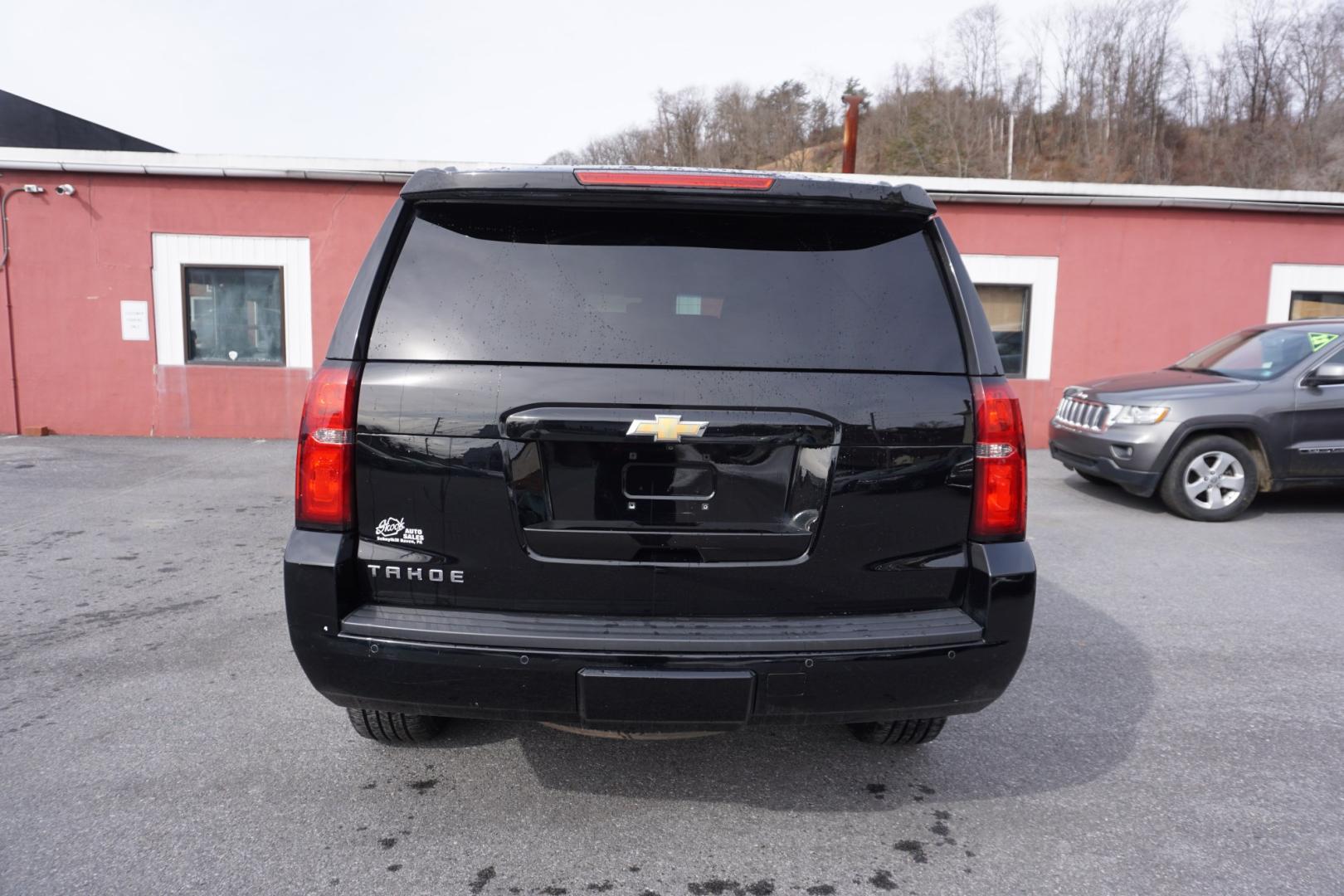 2015 Black /Cocoa/Dune CHEVROLET TAHOE LT (1GNSKBKC3FR) with an EcoTec3 5.3L V-8 gasoline direct injection engine, located at 312 Centre Ave, Schuylkill Haven, PA, 17972, (570) 593-5278, 40.638130, -76.177383 - Photo#10