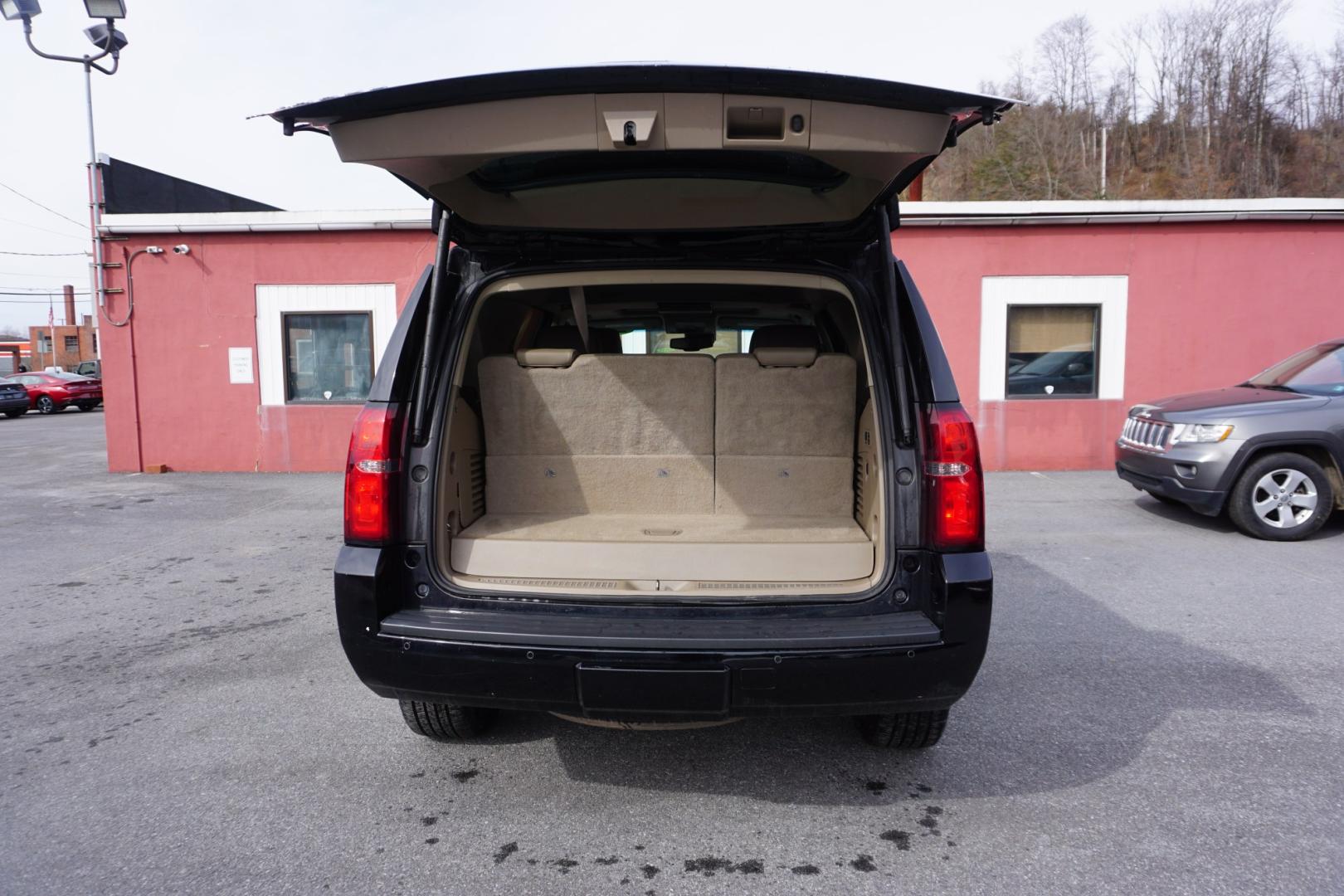 2015 Black /Cocoa/Dune CHEVROLET TAHOE LT (1GNSKBKC3FR) with an EcoTec3 5.3L V-8 gasoline direct injection engine, located at 312 Centre Ave, Schuylkill Haven, PA, 17972, (570) 593-5278, 40.638130, -76.177383 - Photo#11