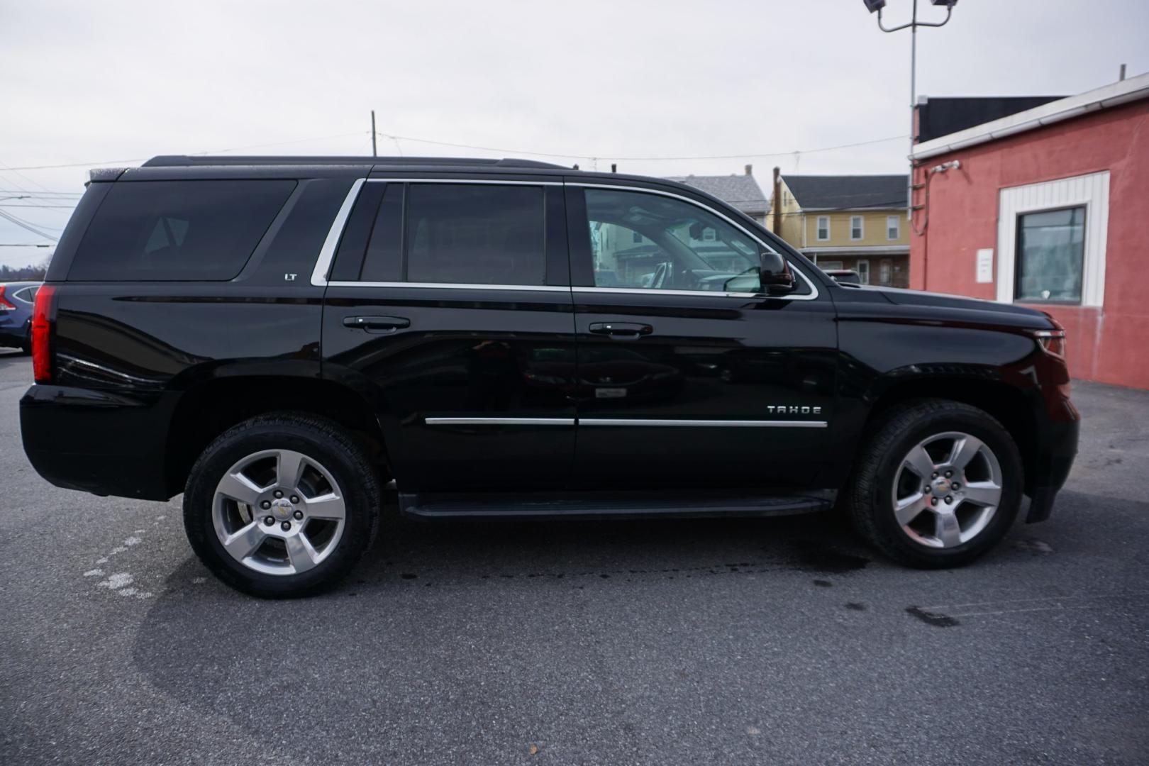 2015 Black /Cocoa/Dune CHEVROLET TAHOE LT (1GNSKBKC3FR) with an EcoTec3 5.3L V-8 gasoline direct injection engine, located at 312 Centre Ave, Schuylkill Haven, PA, 17972, (570) 593-5278, 40.638130, -76.177383 - Photo#15