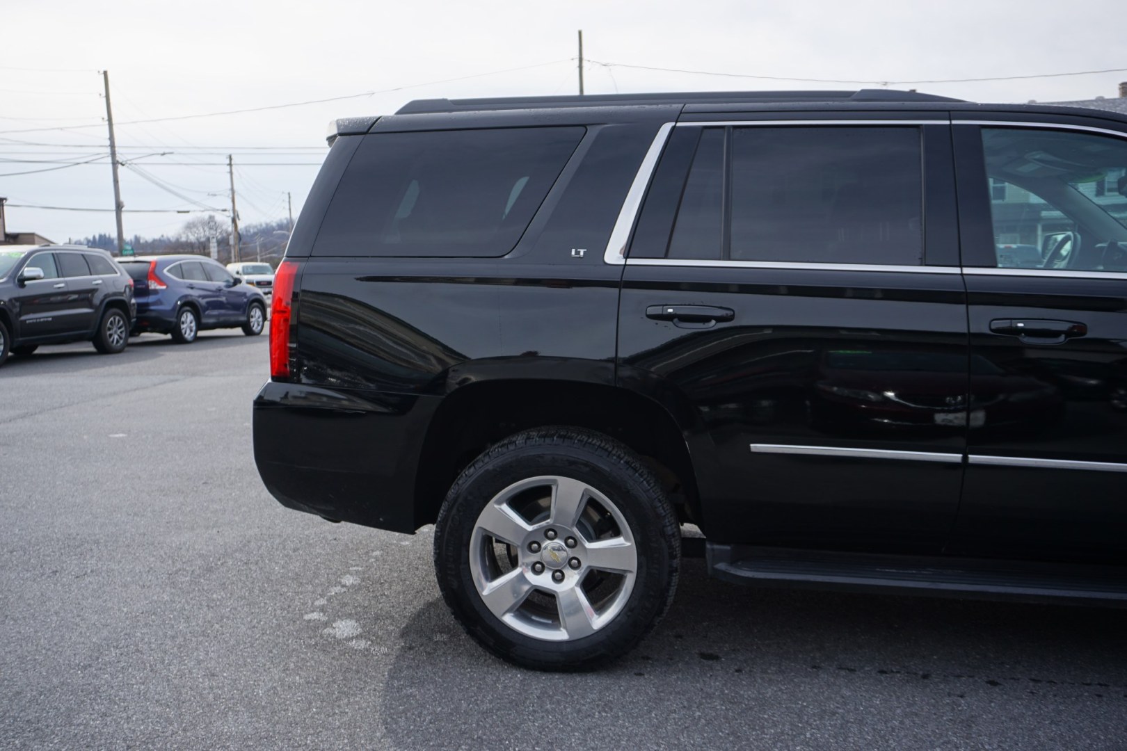 2015 Black /Cocoa/Dune CHEVROLET TAHOE LT (1GNSKBKC3FR) with an EcoTec3 5.3L V-8 gasoline direct injection engine, located at 312 Centre Ave, Schuylkill Haven, PA, 17972, (570) 593-5278, 40.638130, -76.177383 - Photo#16
