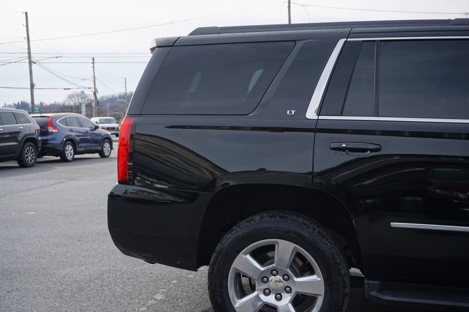 2015 Black /Cocoa/Dune CHEVROLET TAHOE LT (1GNSKBKC3FR) with an EcoTec3 5.3L V-8 gasoline direct injection engine, located at 312 Centre Ave, Schuylkill Haven, PA, 17972, (570) 593-5278, 40.638130, -76.177383 - Photo#17