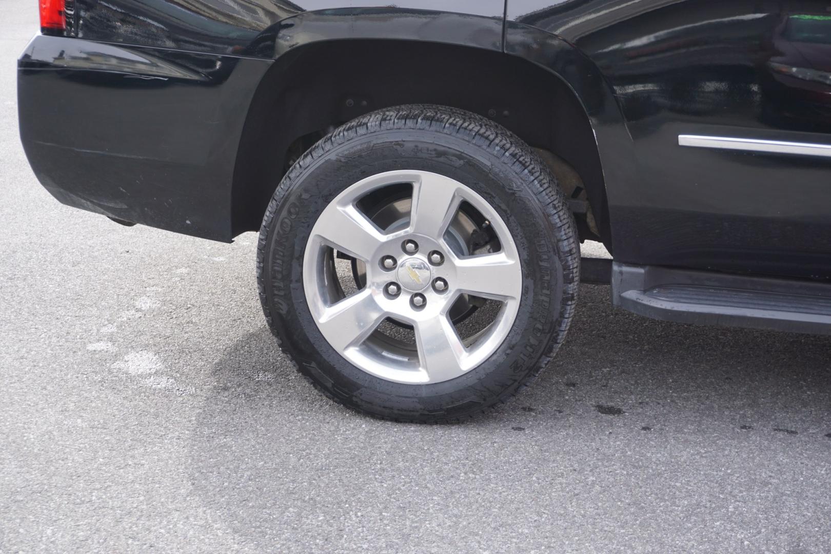2015 Black /Cocoa/Dune CHEVROLET TAHOE LT (1GNSKBKC3FR) with an EcoTec3 5.3L V-8 gasoline direct injection engine, located at 312 Centre Ave, Schuylkill Haven, PA, 17972, (570) 593-5278, 40.638130, -76.177383 - Photo#18