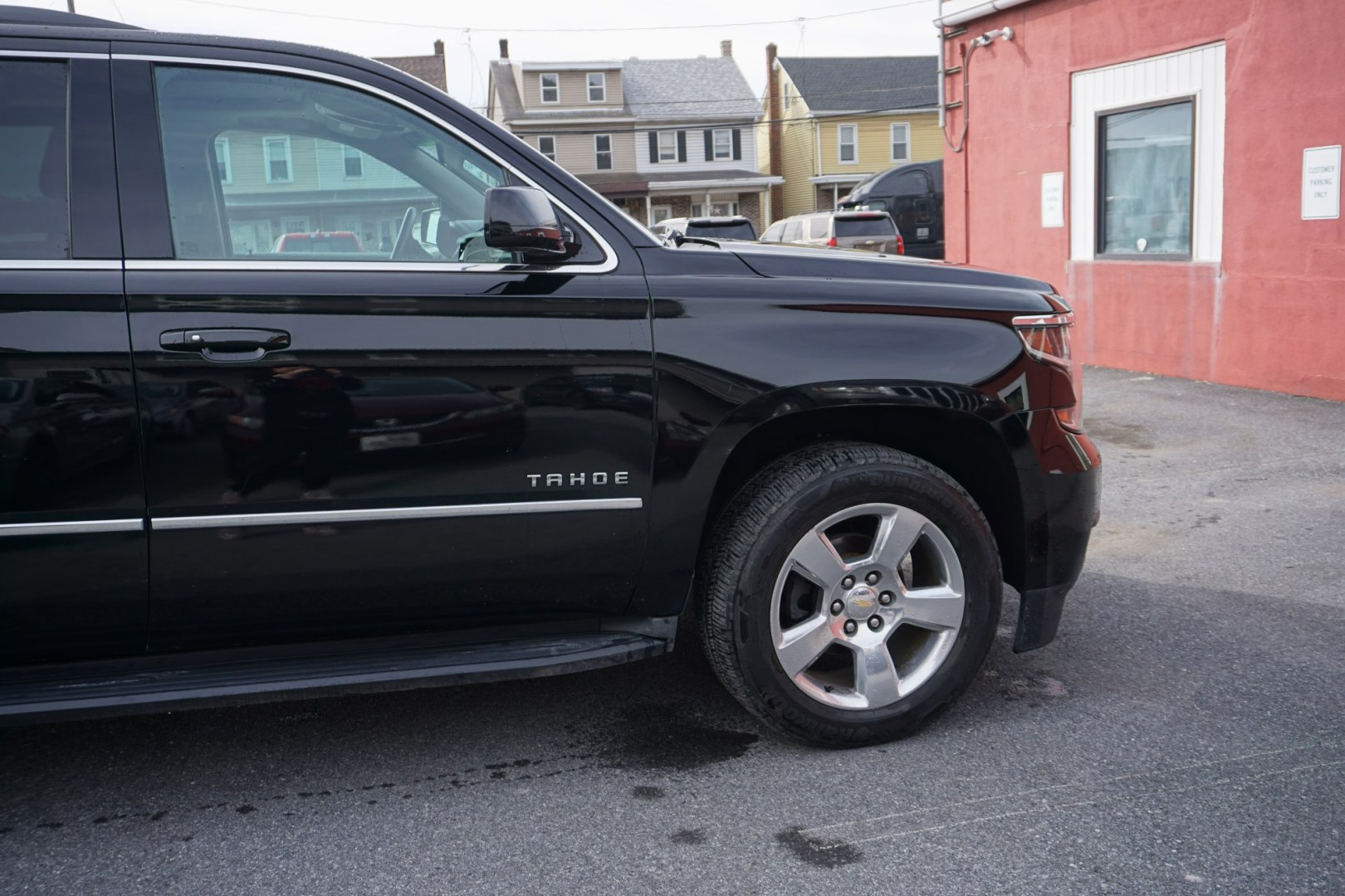 2015 Black /Cocoa/Dune CHEVROLET TAHOE LT (1GNSKBKC3FR) with an EcoTec3 5.3L V-8 gasoline direct injection engine, located at 312 Centre Ave, Schuylkill Haven, PA, 17972, (570) 593-5278, 40.638130, -76.177383 - Photo#20