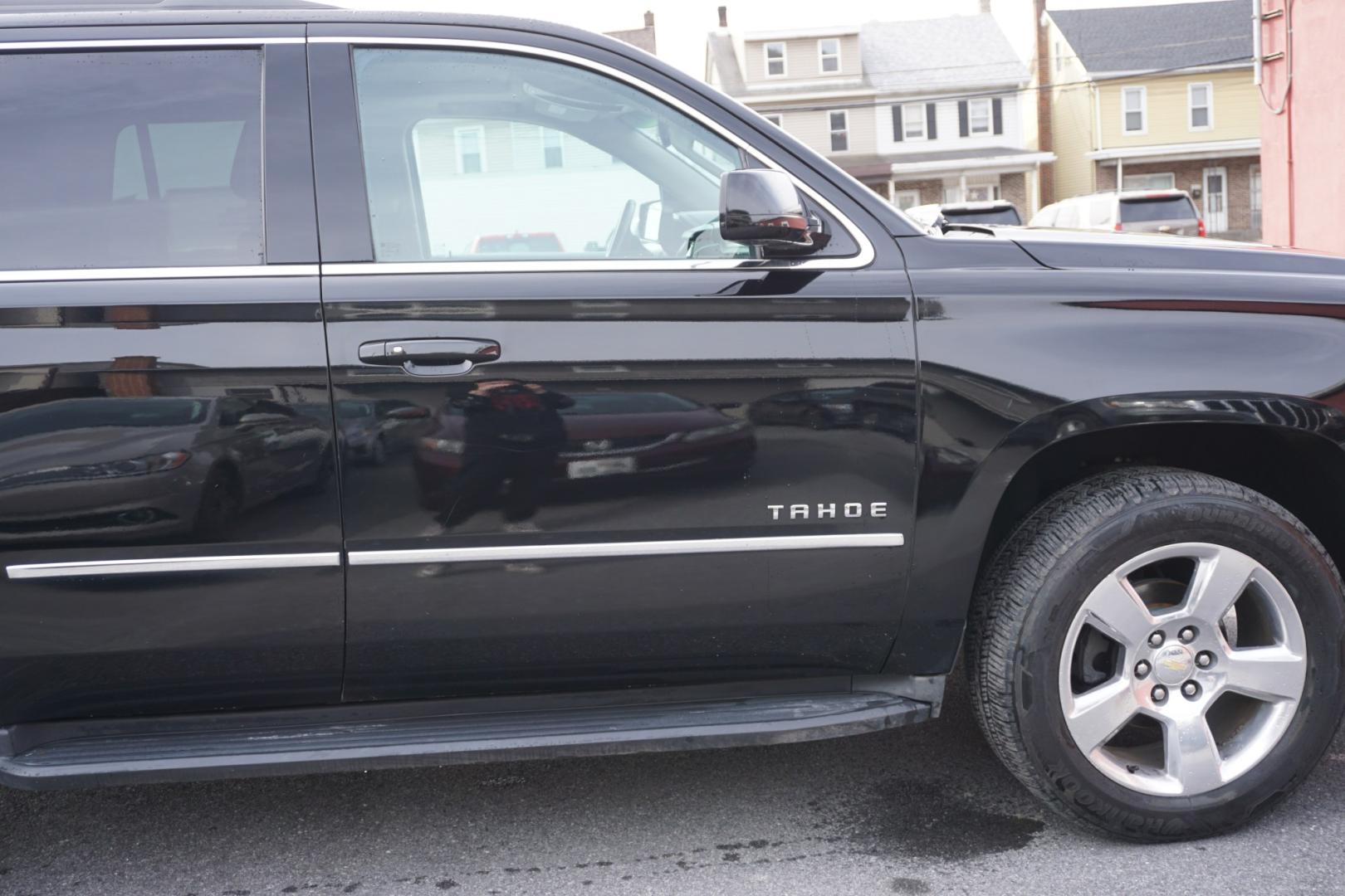 2015 Black /Cocoa/Dune CHEVROLET TAHOE LT (1GNSKBKC3FR) with an EcoTec3 5.3L V-8 gasoline direct injection engine, located at 312 Centre Ave, Schuylkill Haven, PA, 17972, (570) 593-5278, 40.638130, -76.177383 - Photo#21