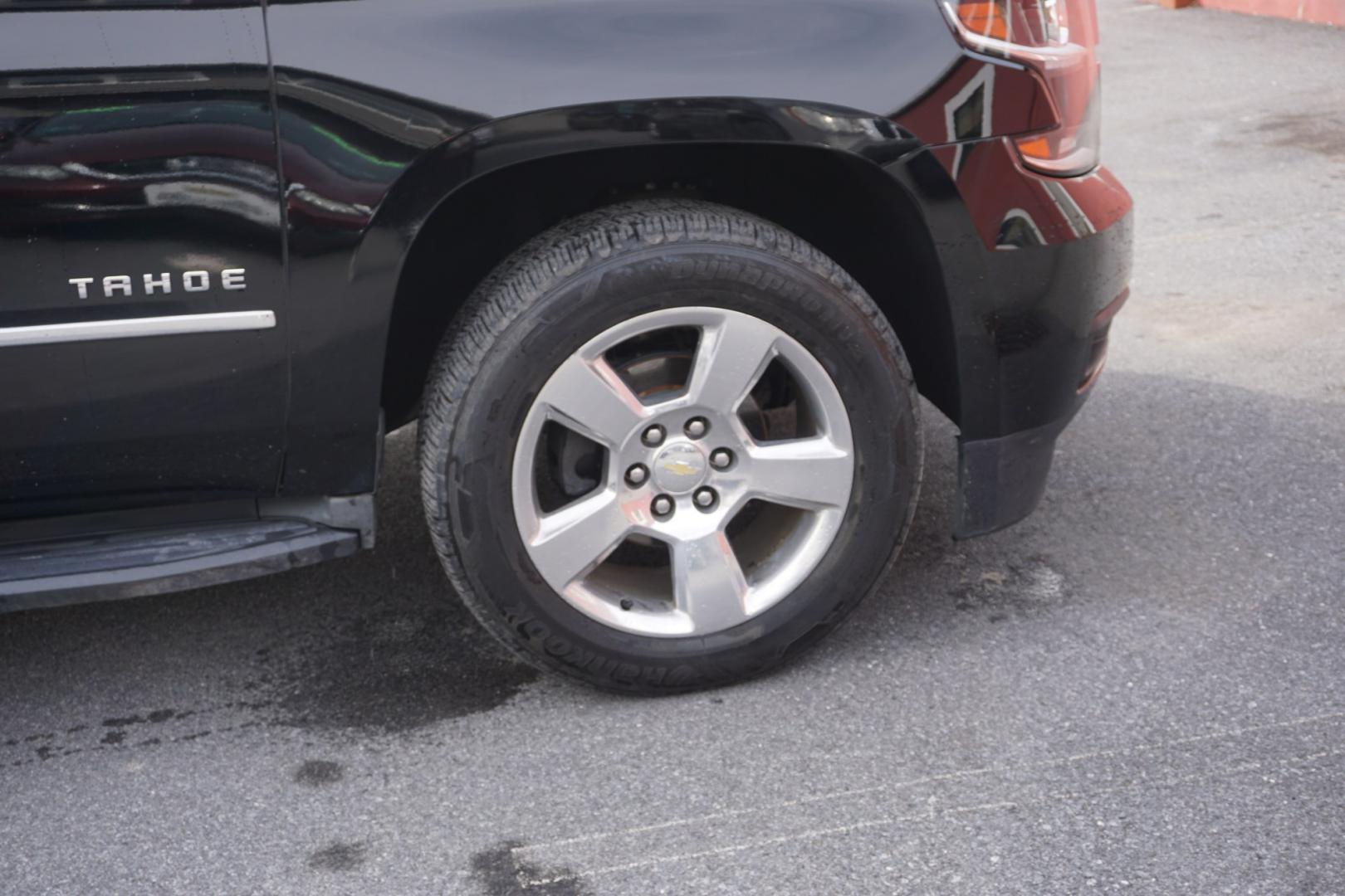 2015 Black /Cocoa/Dune CHEVROLET TAHOE LT (1GNSKBKC3FR) with an EcoTec3 5.3L V-8 gasoline direct injection engine, located at 312 Centre Ave, Schuylkill Haven, PA, 17972, (570) 593-5278, 40.638130, -76.177383- Photo#23