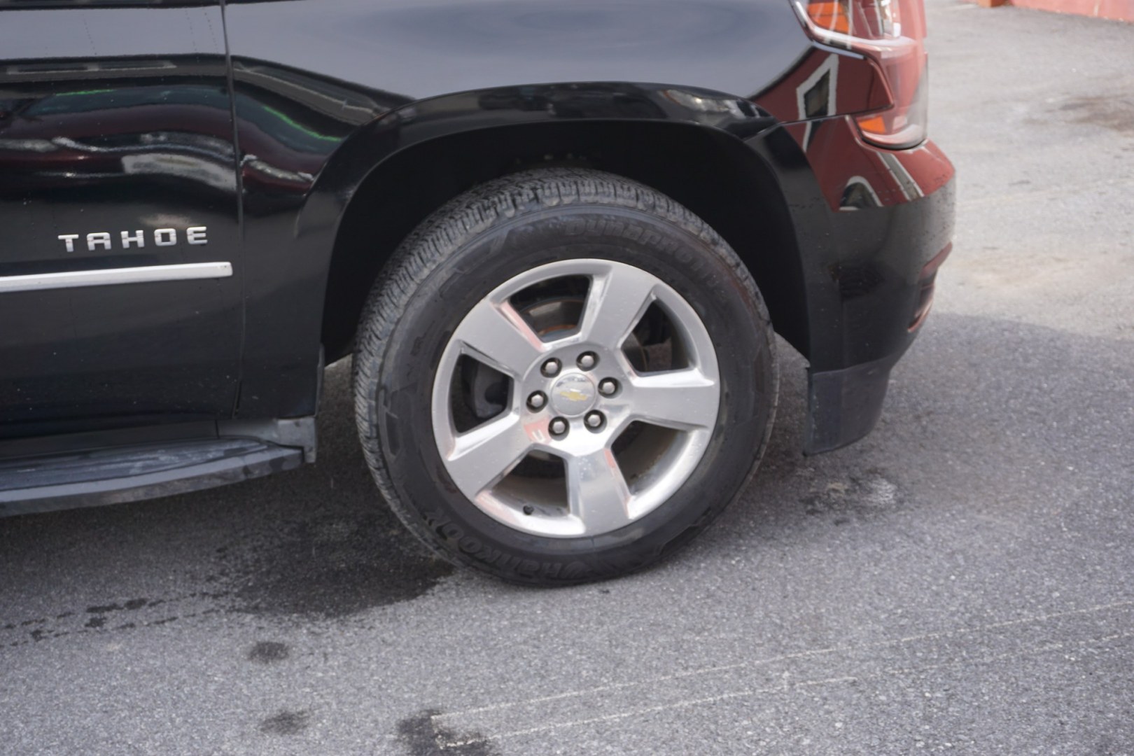 2015 Black /Cocoa/Dune CHEVROLET TAHOE LT (1GNSKBKC3FR) with an EcoTec3 5.3L V-8 gasoline direct injection engine, located at 312 Centre Ave, Schuylkill Haven, PA, 17972, (570) 593-5278, 40.638130, -76.177383 - Photo#23
