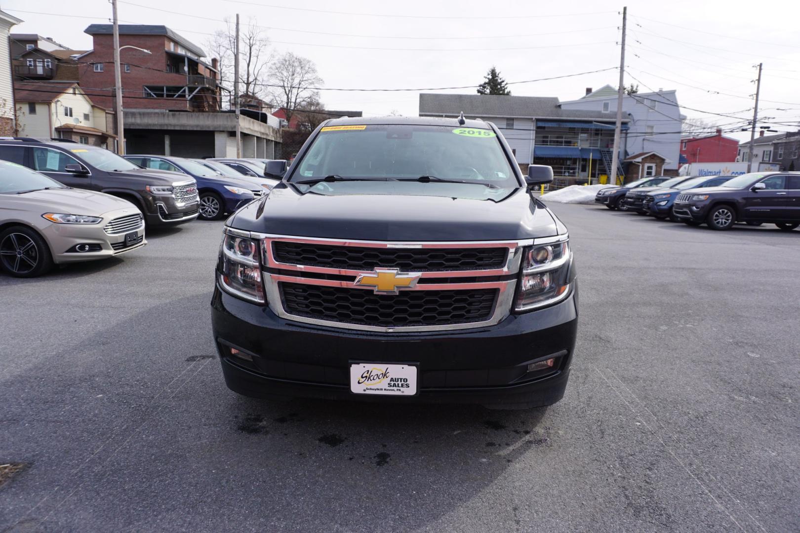 2015 Black /Cocoa/Dune CHEVROLET TAHOE LT (1GNSKBKC3FR) with an EcoTec3 5.3L V-8 gasoline direct injection engine, located at 312 Centre Ave, Schuylkill Haven, PA, 17972, (570) 593-5278, 40.638130, -76.177383 - Photo#24