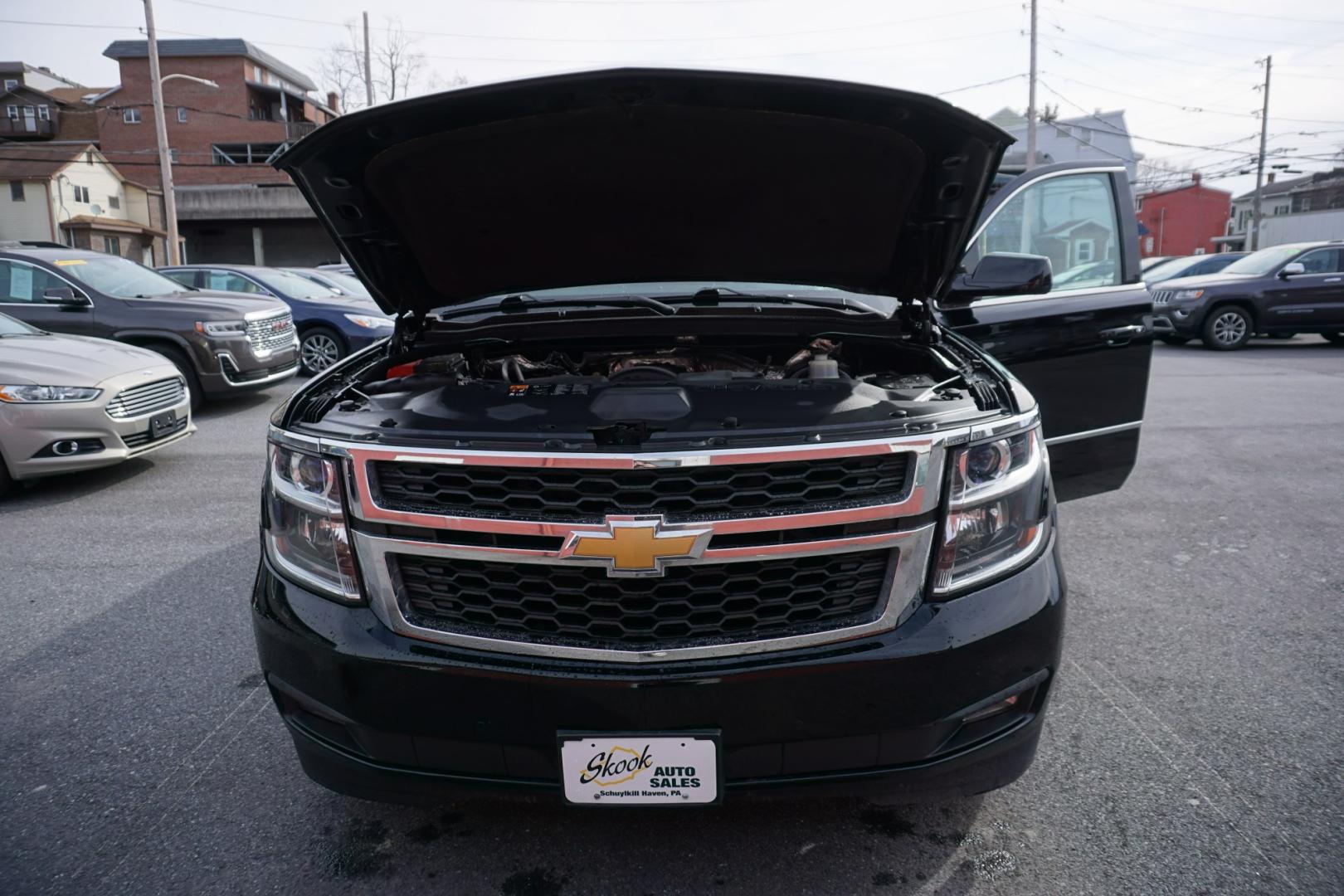 2015 Black /Cocoa/Dune CHEVROLET TAHOE LT (1GNSKBKC3FR) with an EcoTec3 5.3L V-8 gasoline direct injection engine, located at 312 Centre Ave, Schuylkill Haven, PA, 17972, (570) 593-5278, 40.638130, -76.177383 - Photo#26