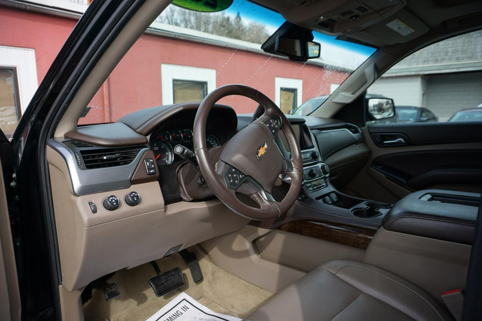 2015 Black /Cocoa/Dune CHEVROLET TAHOE LT (1GNSKBKC3FR) with an EcoTec3 5.3L V-8 gasoline direct injection engine, located at 312 Centre Ave, Schuylkill Haven, PA, 17972, (570) 593-5278, 40.638130, -76.177383 - Photo#30