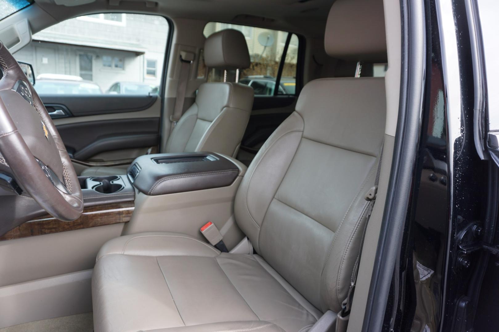 2015 Black /Cocoa/Dune CHEVROLET TAHOE LT (1GNSKBKC3FR) with an EcoTec3 5.3L V-8 gasoline direct injection engine, located at 312 Centre Ave, Schuylkill Haven, PA, 17972, (570) 593-5278, 40.638130, -76.177383 - Photo#32