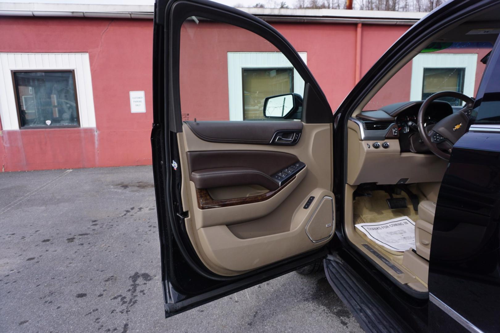 2015 Black /Cocoa/Dune CHEVROLET TAHOE LT (1GNSKBKC3FR) with an EcoTec3 5.3L V-8 gasoline direct injection engine, located at 312 Centre Ave, Schuylkill Haven, PA, 17972, (570) 593-5278, 40.638130, -76.177383 - Photo#33