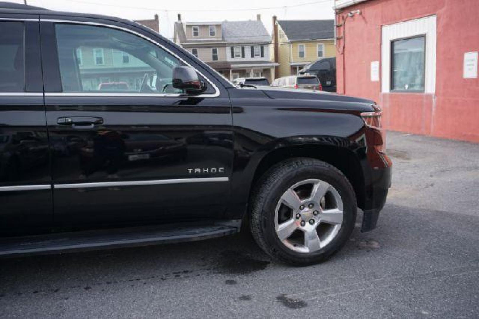 2015 Black /Cocoa/Dune CHEVROLET TAHOE LT (1GNSKBKC3FR) with an EcoTec3 5.3L V-8 gasoline direct injection engine, located at 312 Centre Ave, Schuylkill Haven, PA, 17972, (570) 593-5278, 40.638130, -76.177383- Photo#60