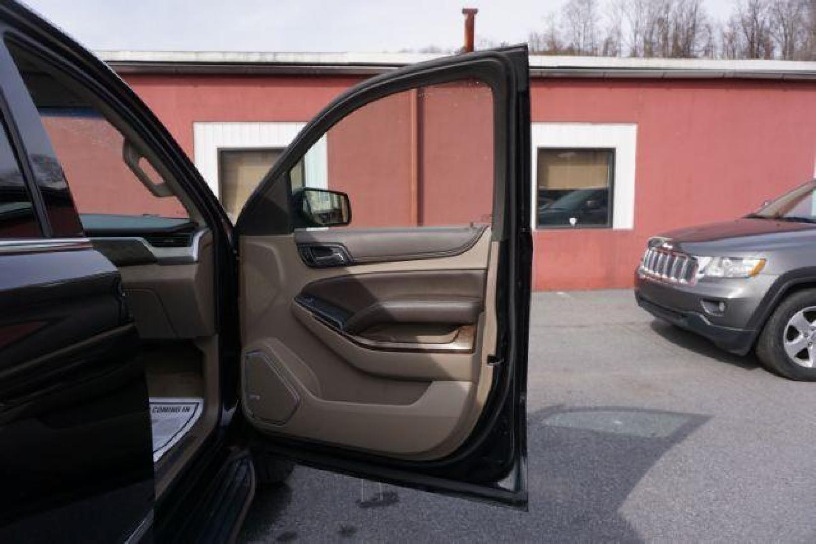 2015 Black /Cocoa/Dune CHEVROLET TAHOE LT (1GNSKBKC3FR) with an EcoTec3 5.3L V-8 gasoline direct injection engine, located at 312 Centre Ave, Schuylkill Haven, PA, 17972, (570) 593-5278, 40.638130, -76.177383- Photo#94