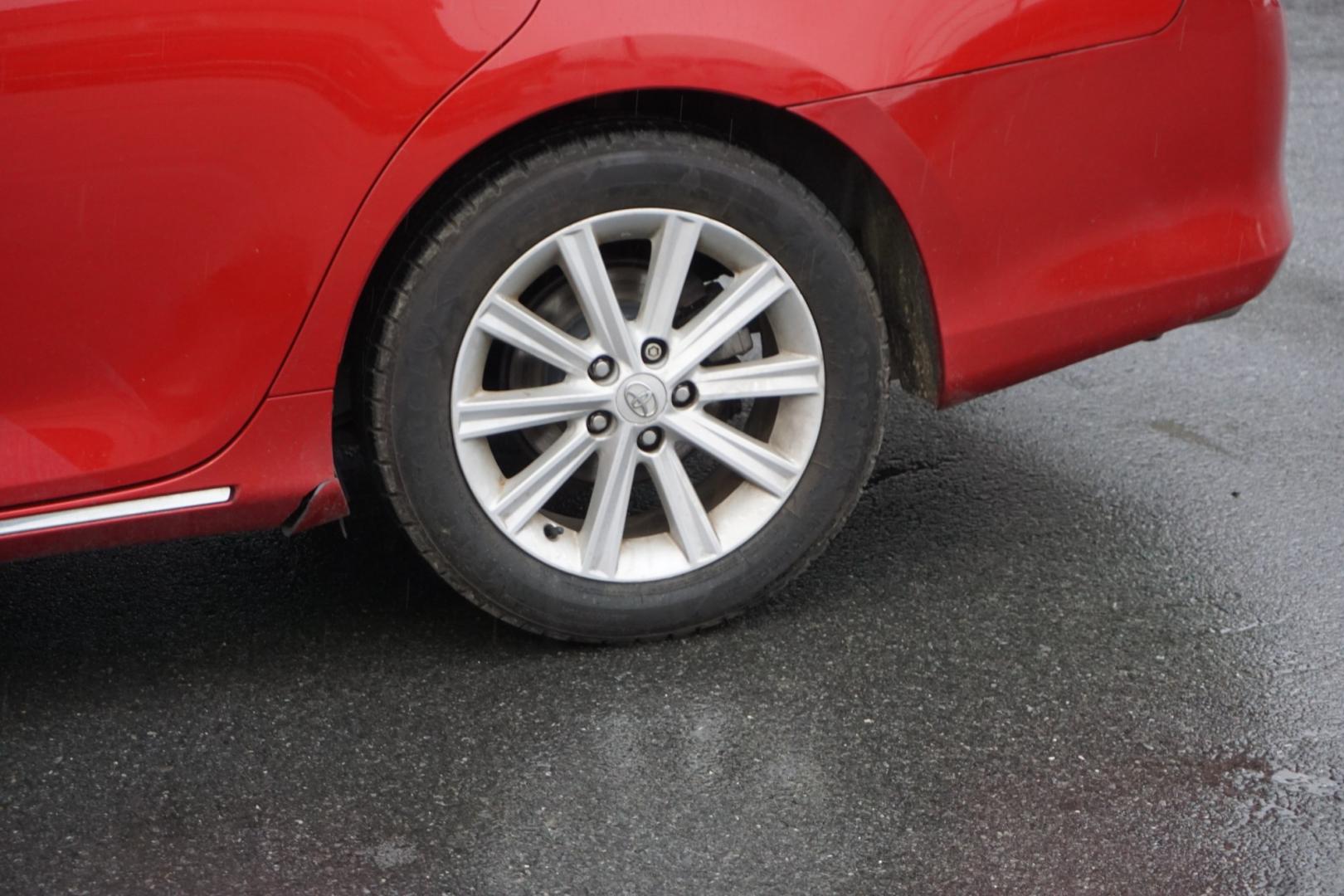 2014 Barcelona Red Metallic /Black/Ash 2-Tone TOYOTA CAMRY XLE (4T1BK1FK2EU) with an 3.5L V-6 DOHC engine, located at 312 Centre Ave, Schuylkill Haven, PA, 17972, (570) 593-5278, 40.638130, -76.177383- Photo#8
