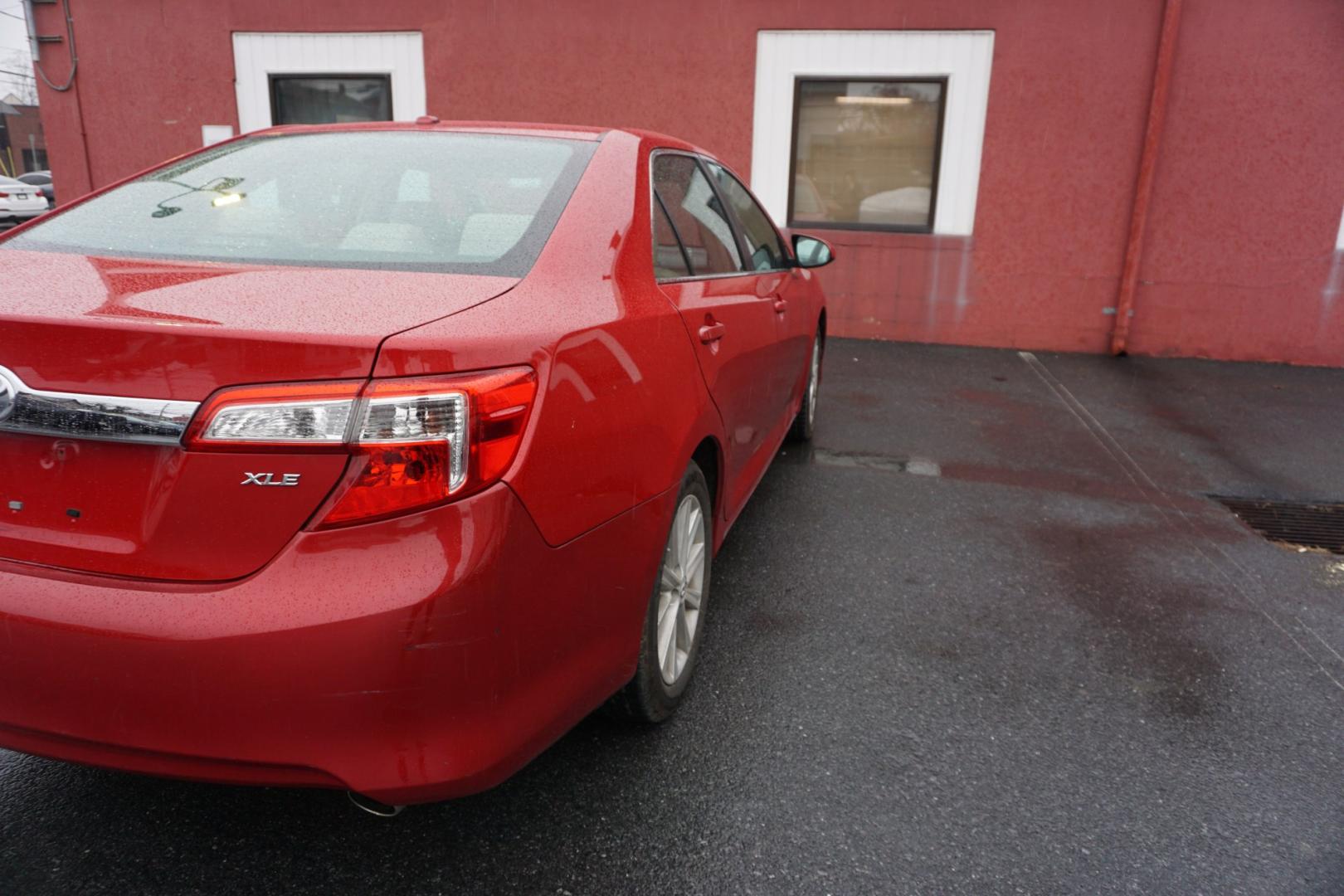 2014 Barcelona Red Metallic /Black/Ash 2-Tone TOYOTA CAMRY XLE (4T1BK1FK2EU) with an 3.5L V-6 DOHC engine, located at 312 Centre Ave, Schuylkill Haven, PA, 17972, (570) 593-5278, 40.638130, -76.177383- Photo#13