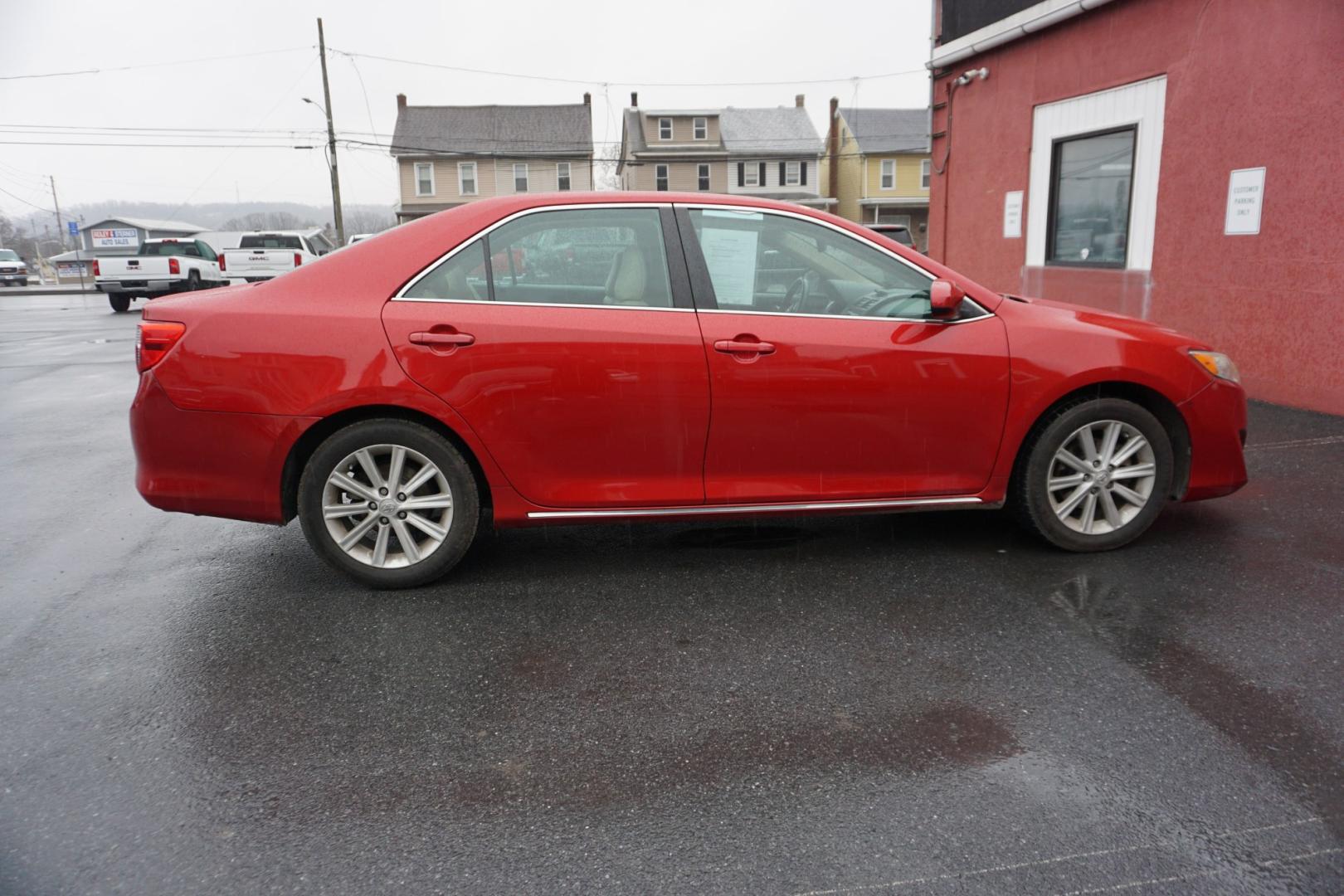 2014 Barcelona Red Metallic /Black/Ash 2-Tone TOYOTA CAMRY XLE (4T1BK1FK2EU) with an 3.5L V-6 DOHC engine, located at 312 Centre Ave, Schuylkill Haven, PA, 17972, (570) 593-5278, 40.638130, -76.177383- Photo#14