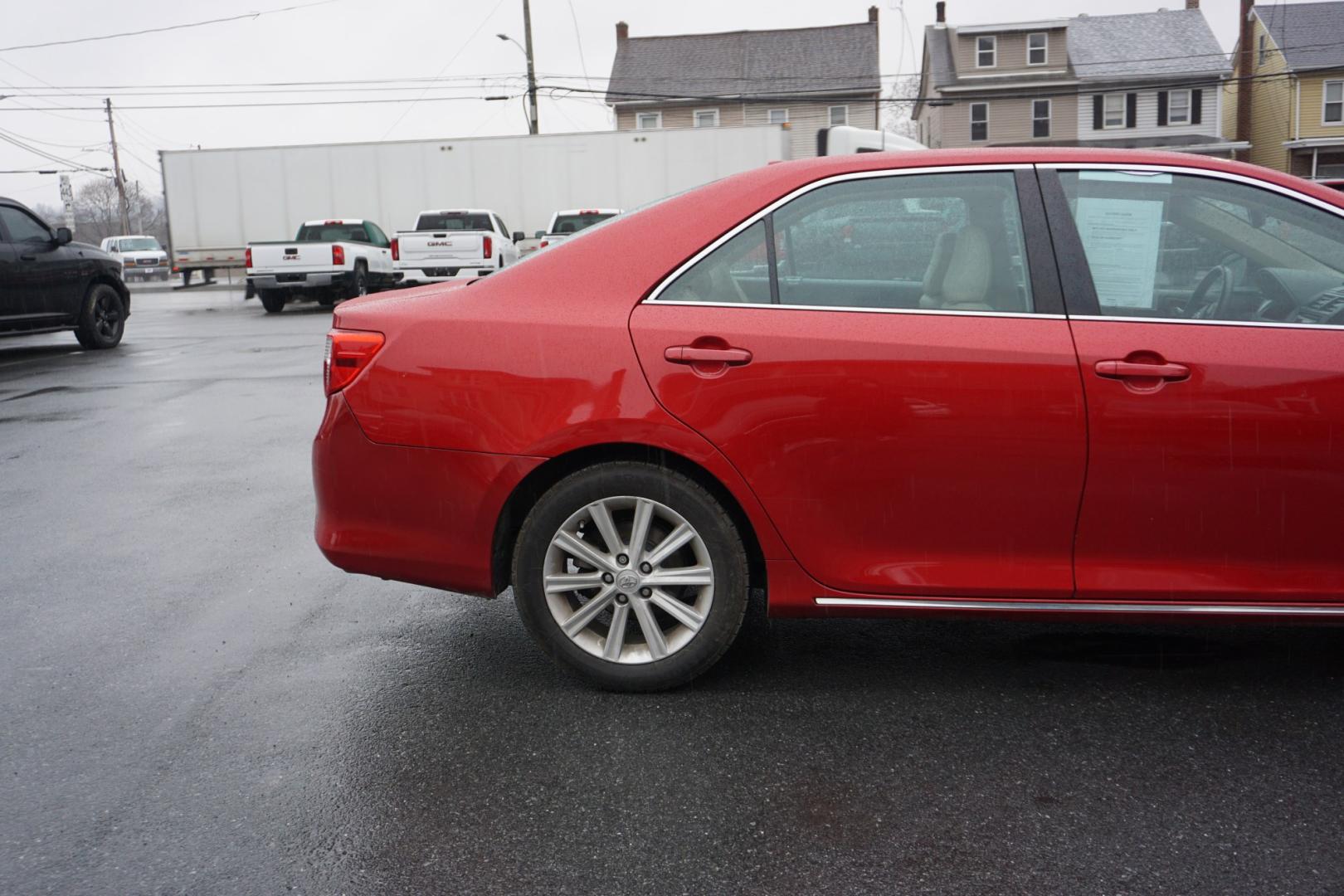 2014 Barcelona Red Metallic /Black/Ash 2-Tone TOYOTA CAMRY XLE (4T1BK1FK2EU) with an 3.5L V-6 DOHC engine, located at 312 Centre Ave, Schuylkill Haven, PA, 17972, (570) 593-5278, 40.638130, -76.177383- Photo#15