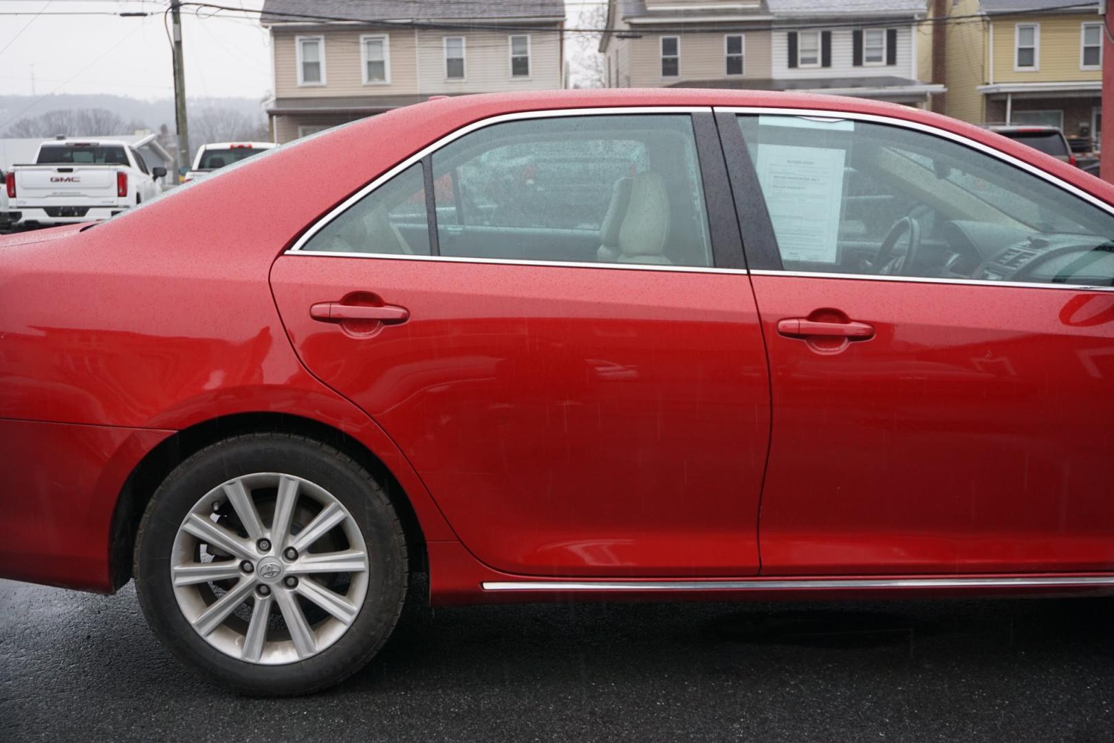 2014 Barcelona Red Metallic /Black/Ash 2-Tone TOYOTA CAMRY XLE (4T1BK1FK2EU) with an 3.5L V-6 DOHC engine, located at 312 Centre Ave, Schuylkill Haven, PA, 17972, (570) 593-5278, 40.638130, -76.177383- Photo#18