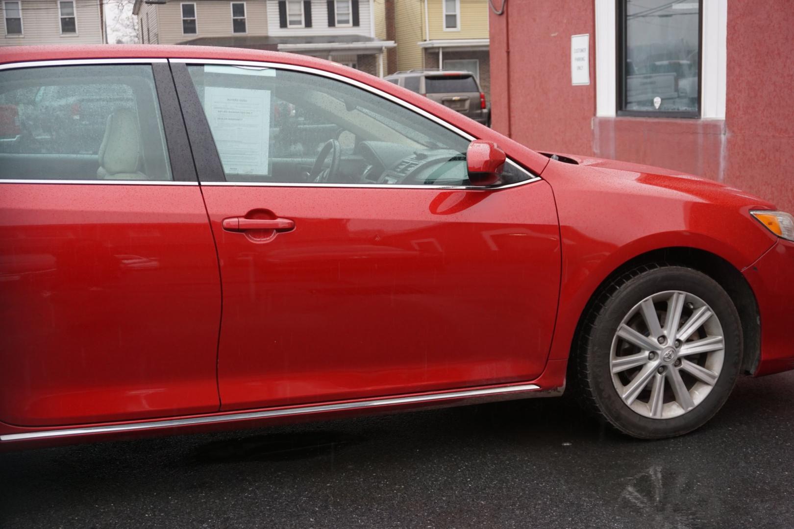 2014 Barcelona Red Metallic /Black/Ash 2-Tone TOYOTA CAMRY XLE (4T1BK1FK2EU) with an 3.5L V-6 DOHC engine, located at 312 Centre Ave, Schuylkill Haven, PA, 17972, (570) 593-5278, 40.638130, -76.177383- Photo#20