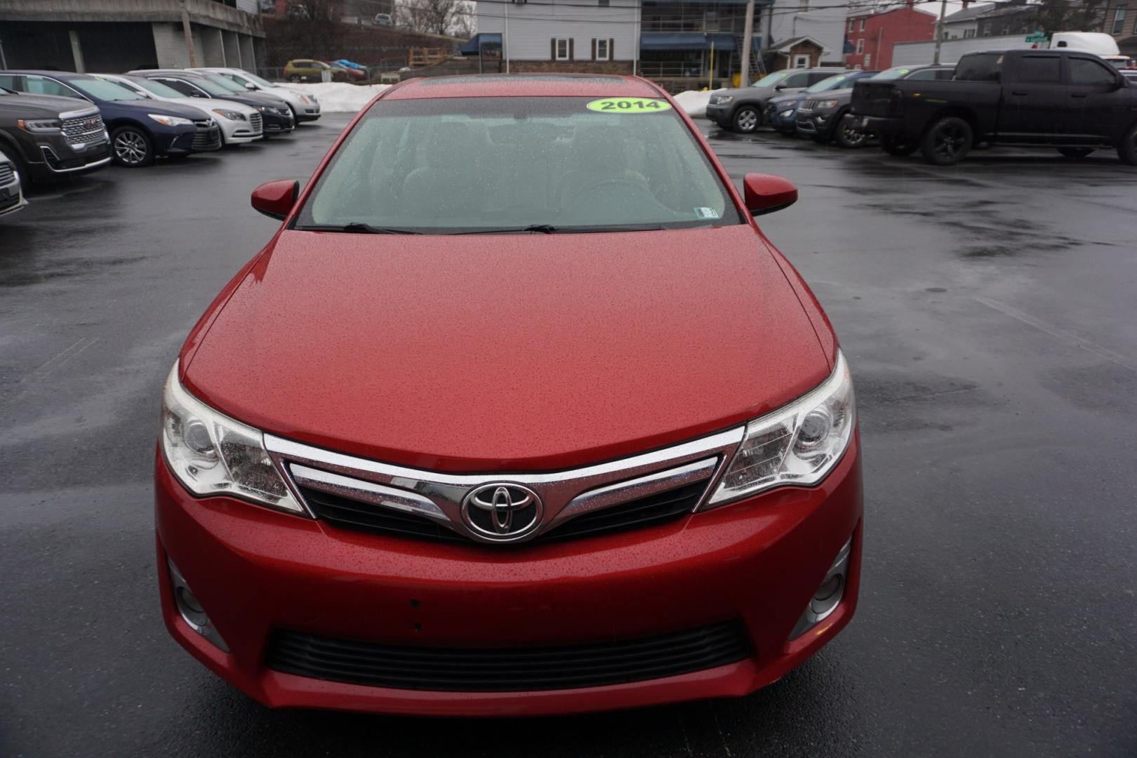 2014 Barcelona Red Metallic /Black/Ash 2-Tone TOYOTA CAMRY XLE (4T1BK1FK2EU) with an 3.5L V-6 DOHC engine, located at 312 Centre Ave, Schuylkill Haven, PA, 17972, (570) 593-5278, 40.638130, -76.177383- Photo#23