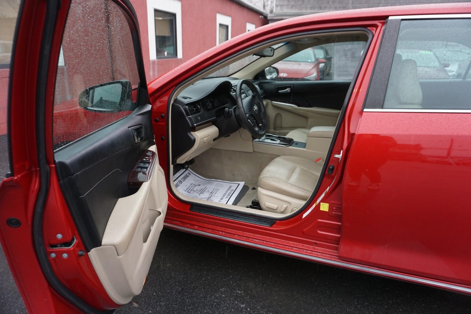 2014 Barcelona Red Metallic /Black/Ash 2-Tone TOYOTA CAMRY XLE (4T1BK1FK2EU) with an 3.5L V-6 DOHC engine, located at 312 Centre Ave, Schuylkill Haven, PA, 17972, (570) 593-5278, 40.638130, -76.177383- Photo#27