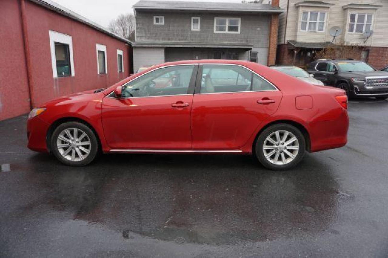 2014 Barcelona Red Metallic /Black/Ash 2-Tone TOYOTA CAMRY XLE (4T1BK1FK2EU) with an 3.5L V-6 DOHC engine, located at 312 Centre Ave, Schuylkill Haven, PA, 17972, (570) 593-5278, 40.638130, -76.177383- Photo#40