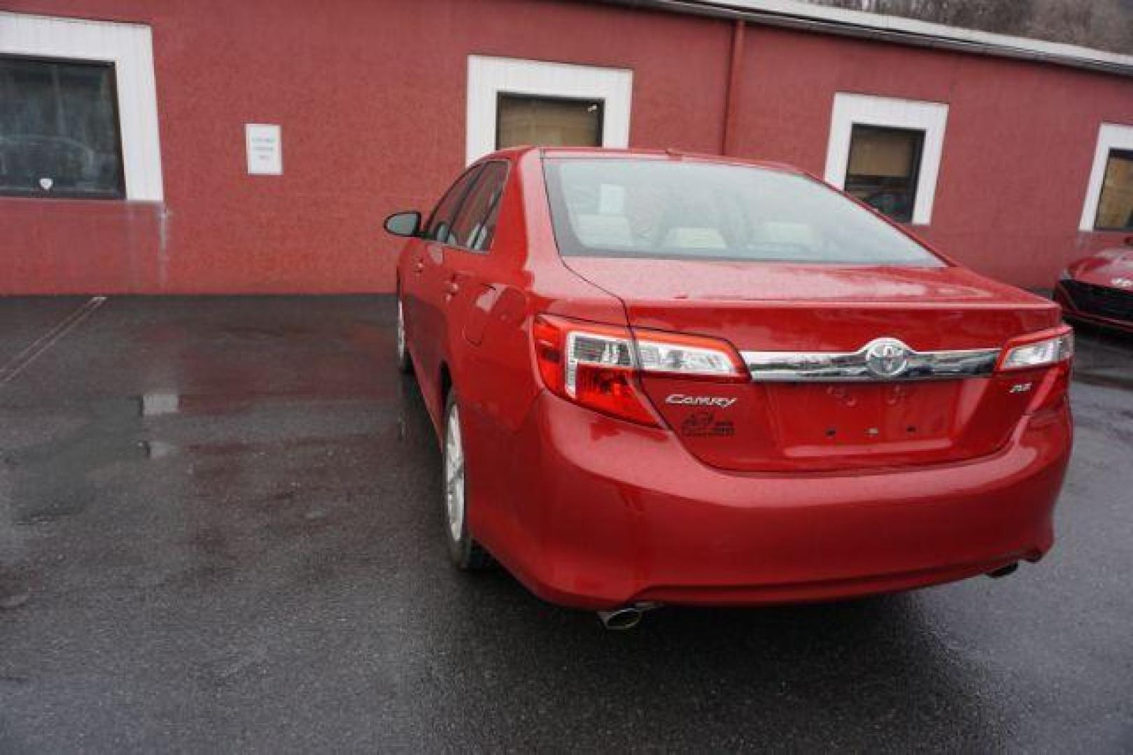 2014 Barcelona Red Metallic /Black/Ash 2-Tone TOYOTA CAMRY XLE (4T1BK1FK2EU) with an 3.5L V-6 DOHC engine, located at 312 Centre Ave, Schuylkill Haven, PA, 17972, (570) 593-5278, 40.638130, -76.177383- Photo#49