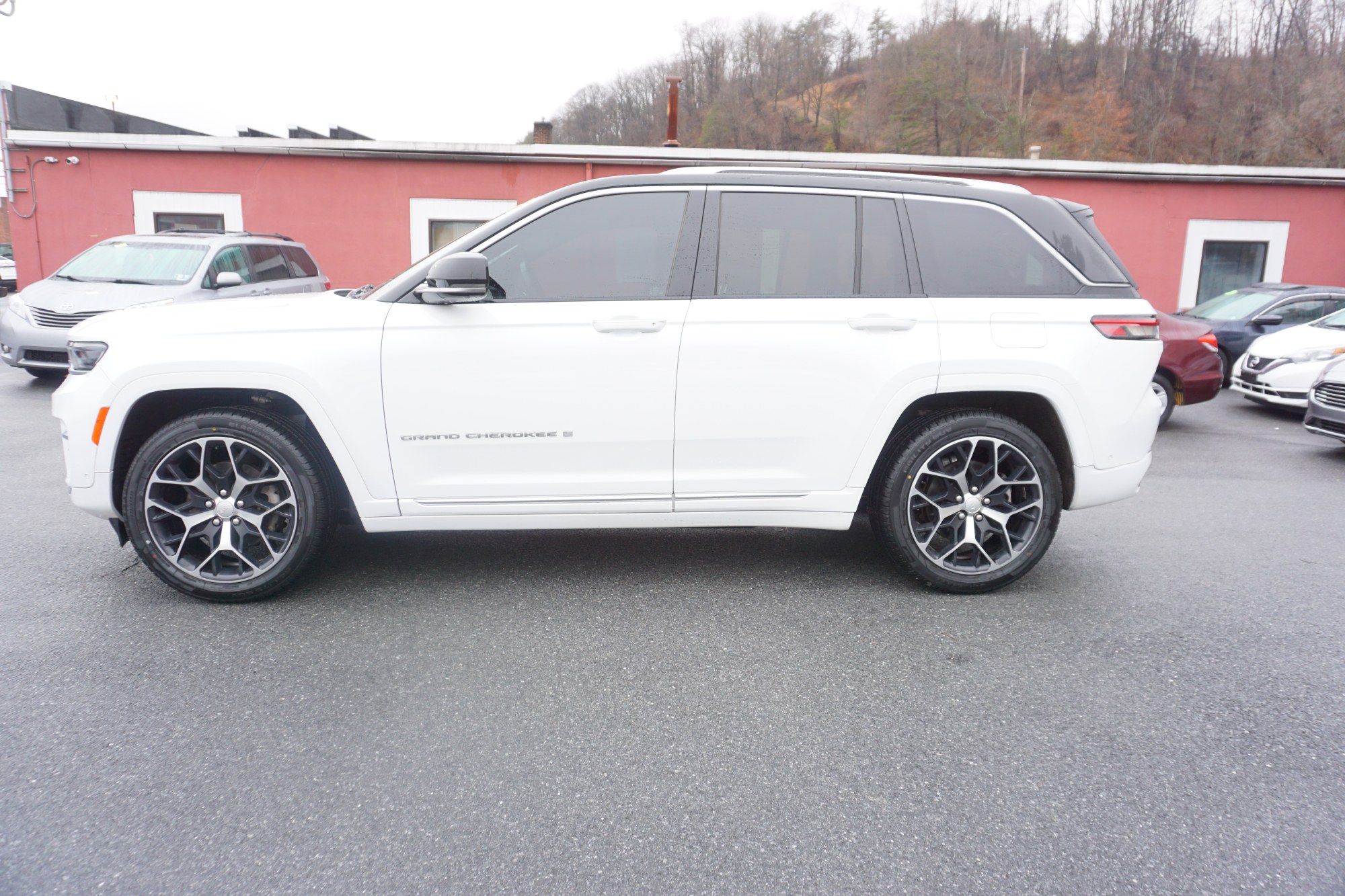 photo of 2022 Jeep Grand Cherokee Summit Reserve 4x4