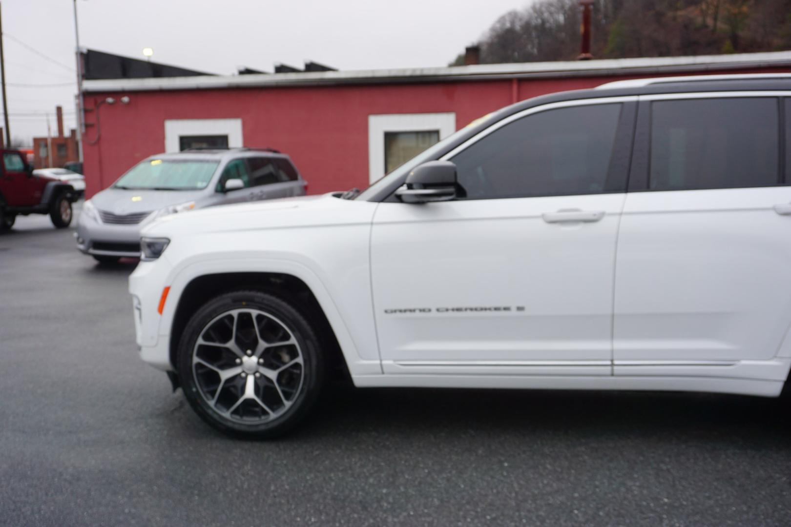 2022 Bright White Clearcoat /Tupelo/Black JEEP GRAND CHEROKEE SUMMIT RESERVE (1C4RJHET6N8) , located at 312 Centre Ave, Schuylkill Haven, PA, 17972, (570) 593-5278, 40.638130, -76.177383 - Photo#1