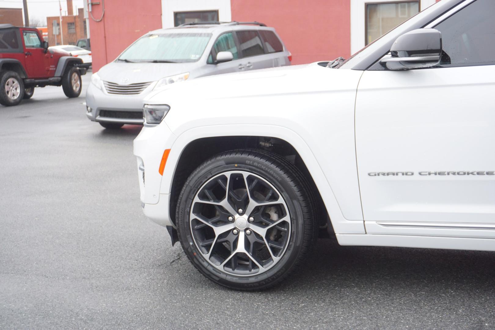 2022 Bright White Clearcoat /Tupelo/Black JEEP GRAND CHEROKEE SUMMIT RESERVE (1C4RJHET6N8) , located at 312 Centre Ave, Schuylkill Haven, PA, 17972, (570) 593-5278, 40.638130, -76.177383 - Photo#2