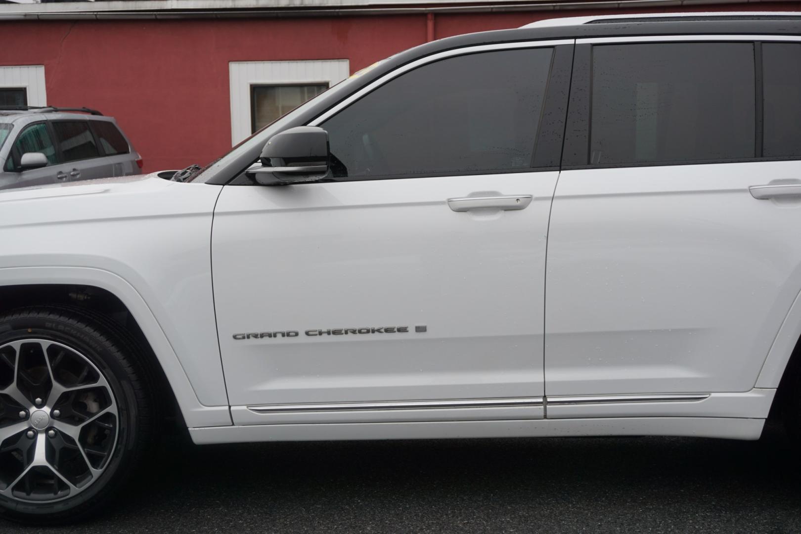 2022 Bright White Clearcoat /Tupelo/Black JEEP GRAND CHEROKEE SUMMIT RESERVE (1C4RJHET6N8) , located at 312 Centre Ave, Schuylkill Haven, PA, 17972, (570) 593-5278, 40.638130, -76.177383 - Photo#4