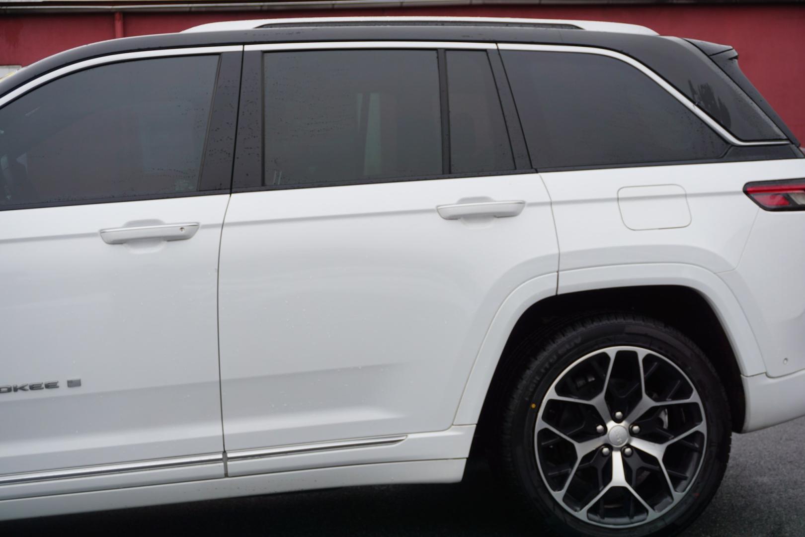 2022 Bright White Clearcoat /Tupelo/Black JEEP GRAND CHEROKEE SUMMIT RESERVE (1C4RJHET6N8) , located at 312 Centre Ave, Schuylkill Haven, PA, 17972, (570) 593-5278, 40.638130, -76.177383 - Photo#6