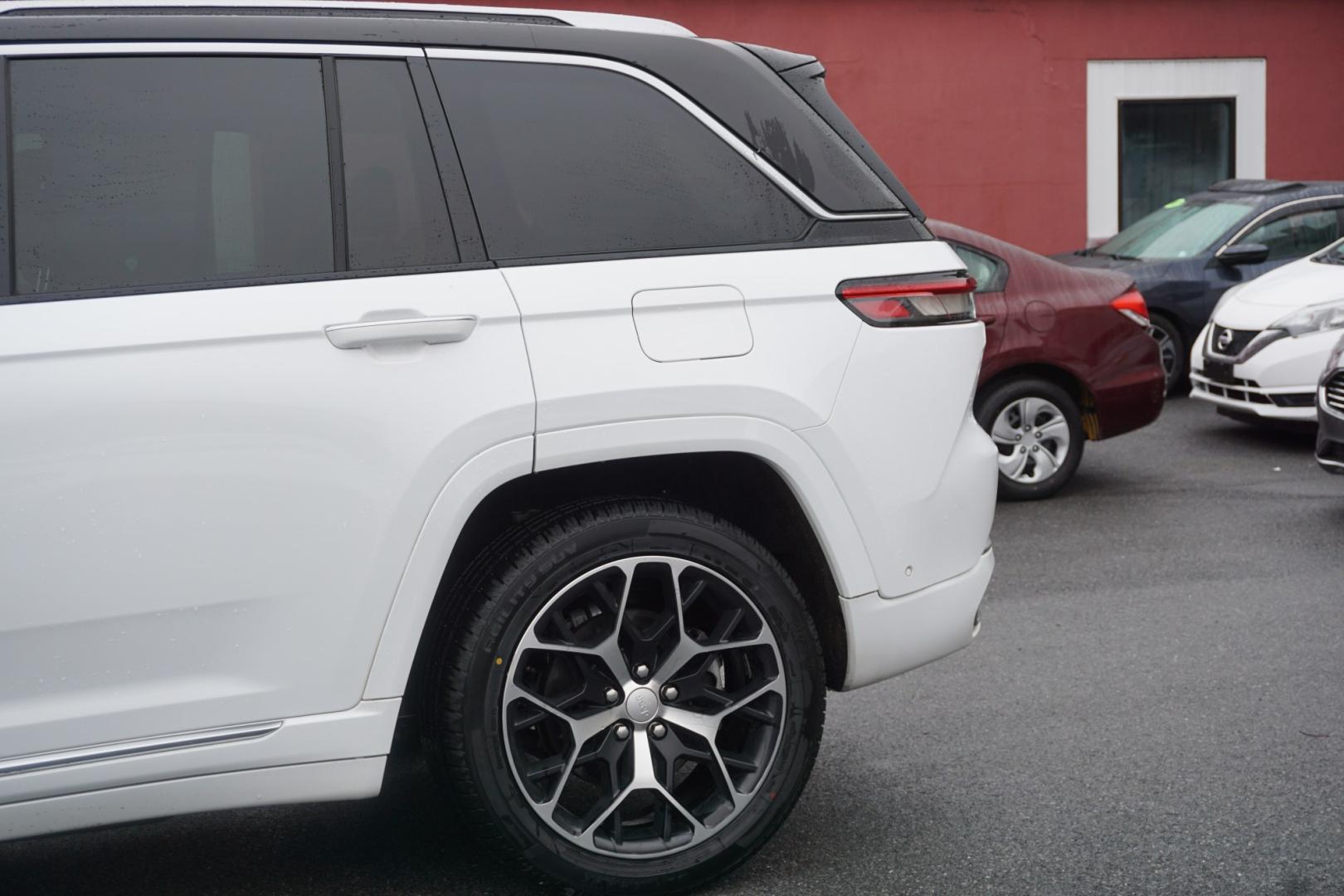 2022 Bright White Clearcoat /Tupelo/Black JEEP GRAND CHEROKEE SUMMIT RESERVE (1C4RJHET6N8) , located at 312 Centre Ave, Schuylkill Haven, PA, 17972, (570) 593-5278, 40.638130, -76.177383 - Photo#7