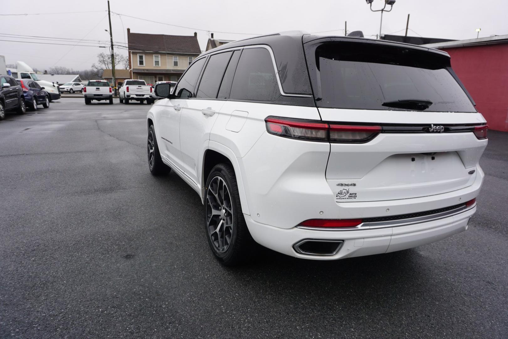 2022 Bright White Clearcoat /Tupelo/Black JEEP GRAND CHEROKEE SUMMIT RESERVE (1C4RJHET6N8) , located at 312 Centre Ave, Schuylkill Haven, PA, 17972, (570) 593-5278, 40.638130, -76.177383 - Photo#9