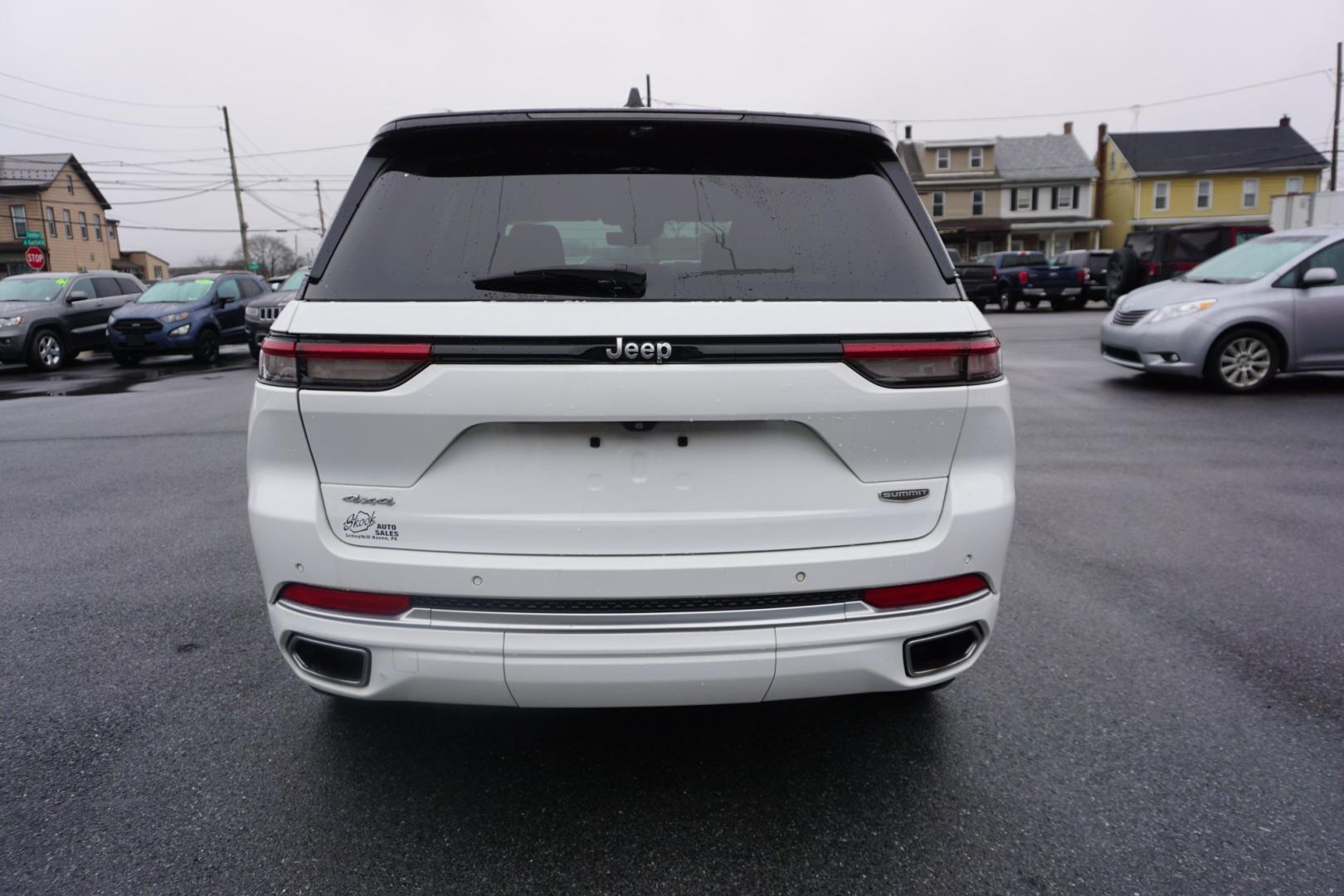 2022 Bright White Clearcoat /Tupelo/Black JEEP GRAND CHEROKEE SUMMIT RESERVE (1C4RJHET6N8) , located at 312 Centre Ave, Schuylkill Haven, PA, 17972, (570) 593-5278, 40.638130, -76.177383 - Photo#10