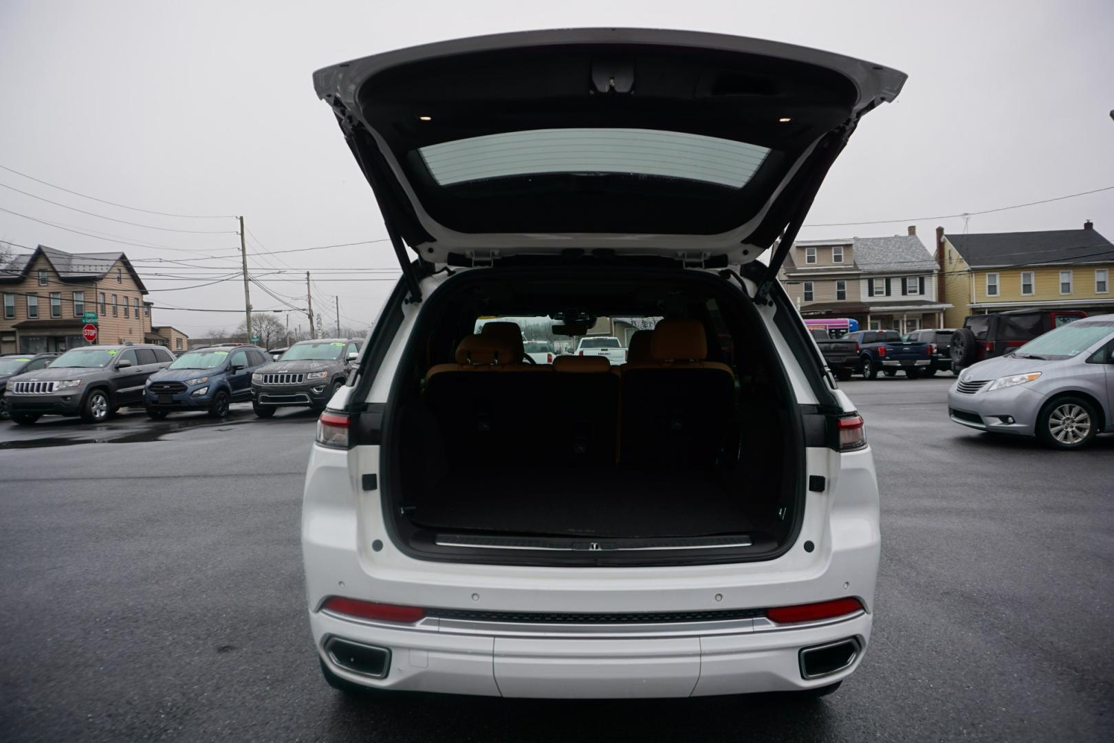 2022 Bright White Clearcoat /Tupelo/Black JEEP GRAND CHEROKEE SUMMIT RESERVE (1C4RJHET6N8) , located at 312 Centre Ave, Schuylkill Haven, PA, 17972, (570) 593-5278, 40.638130, -76.177383 - Photo#11