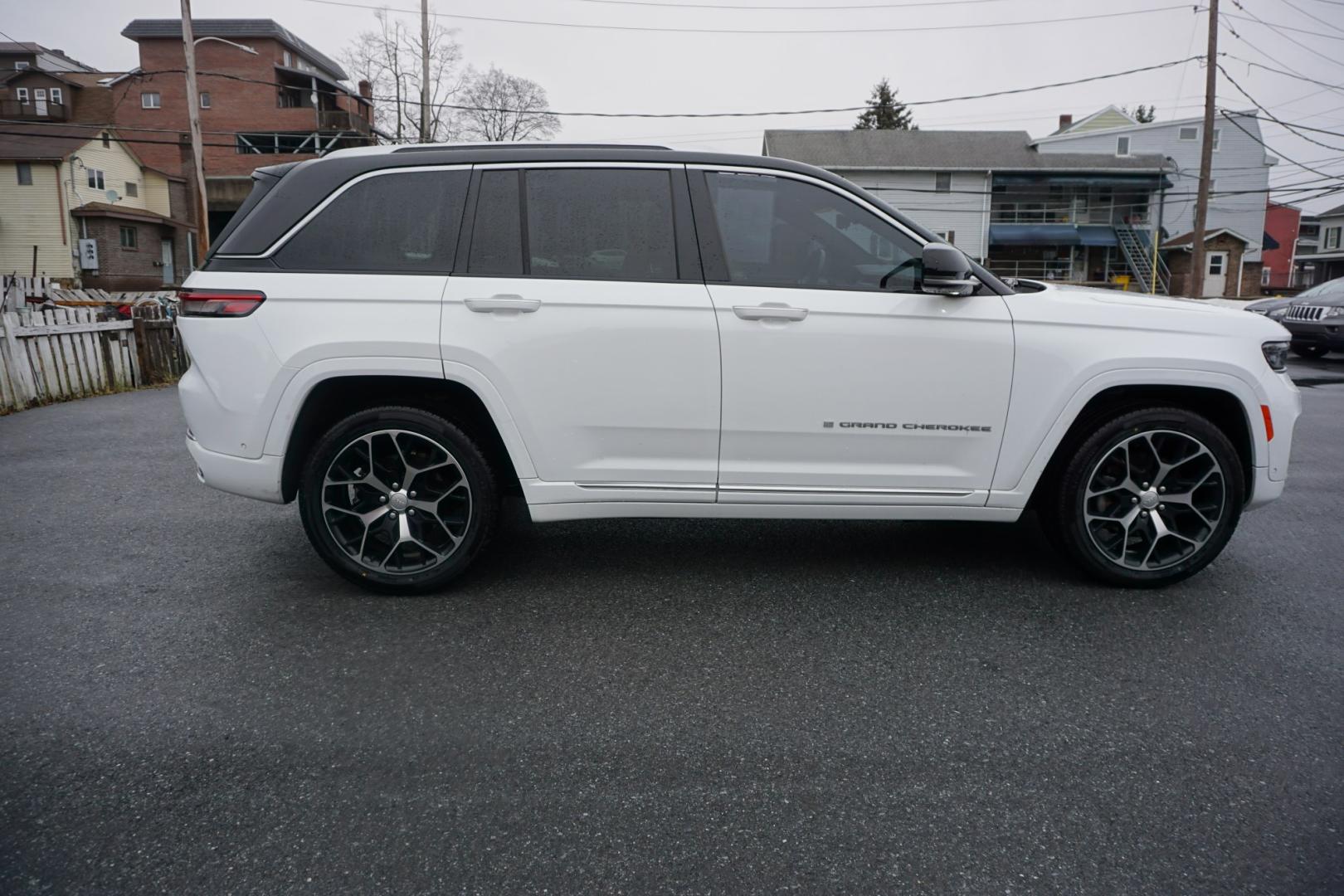 2022 Bright White Clearcoat /Tupelo/Black JEEP GRAND CHEROKEE SUMMIT RESERVE (1C4RJHET6N8) , located at 312 Centre Ave, Schuylkill Haven, PA, 17972, (570) 593-5278, 40.638130, -76.177383 - Photo#13