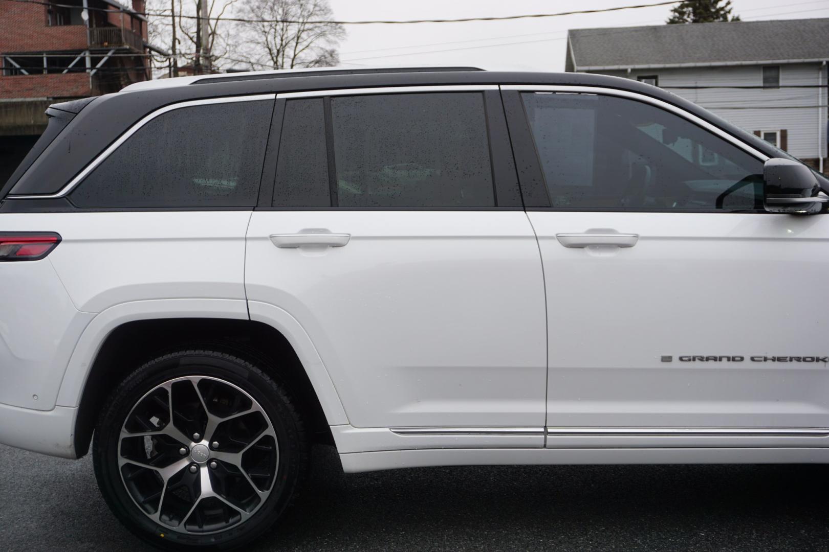 2022 Bright White Clearcoat /Tupelo/Black JEEP GRAND CHEROKEE SUMMIT RESERVE (1C4RJHET6N8) , located at 312 Centre Ave, Schuylkill Haven, PA, 17972, (570) 593-5278, 40.638130, -76.177383 - Photo#17