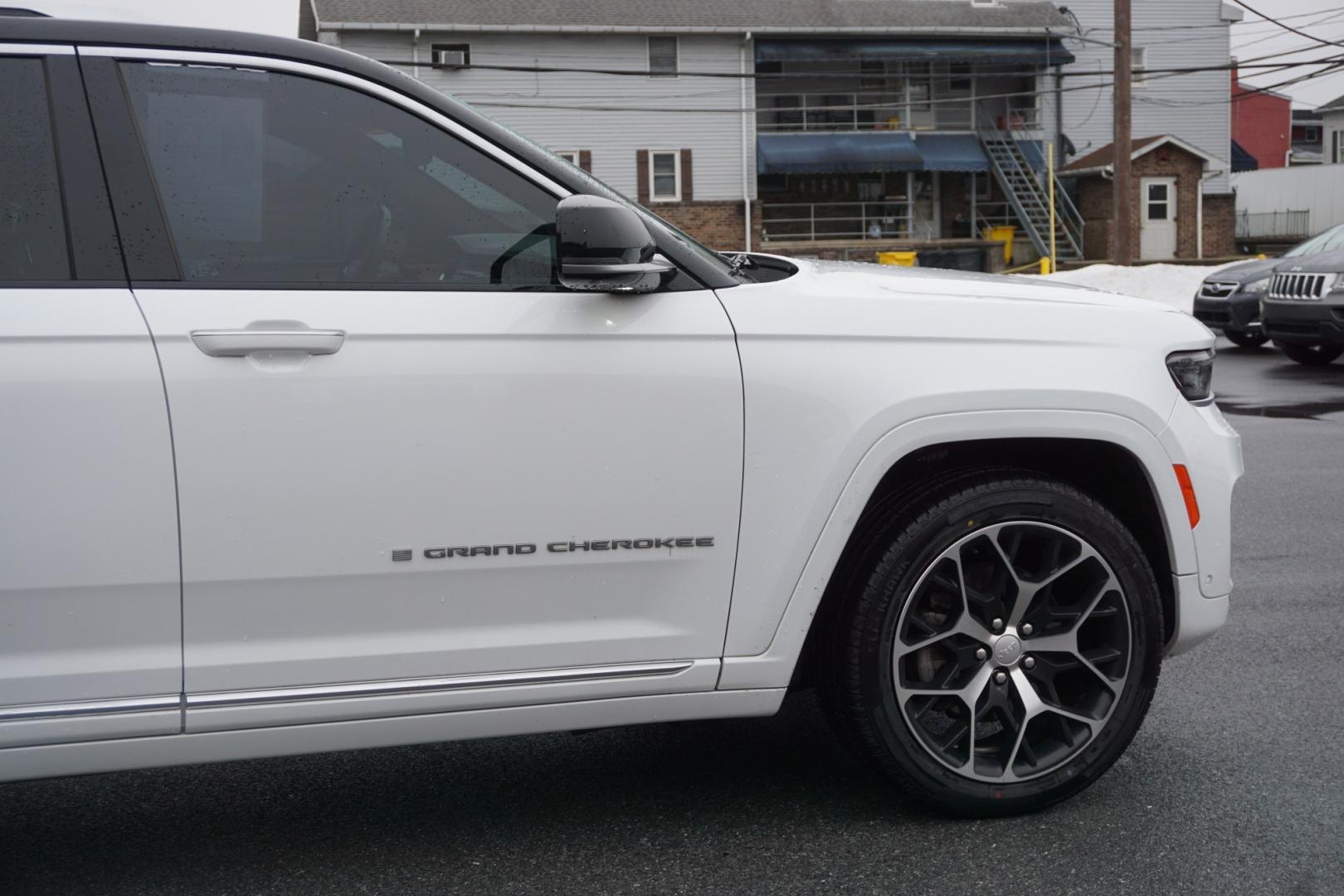 2022 Bright White Clearcoat /Tupelo/Black JEEP GRAND CHEROKEE SUMMIT RESERVE (1C4RJHET6N8) , located at 312 Centre Ave, Schuylkill Haven, PA, 17972, (570) 593-5278, 40.638130, -76.177383 - Photo#18