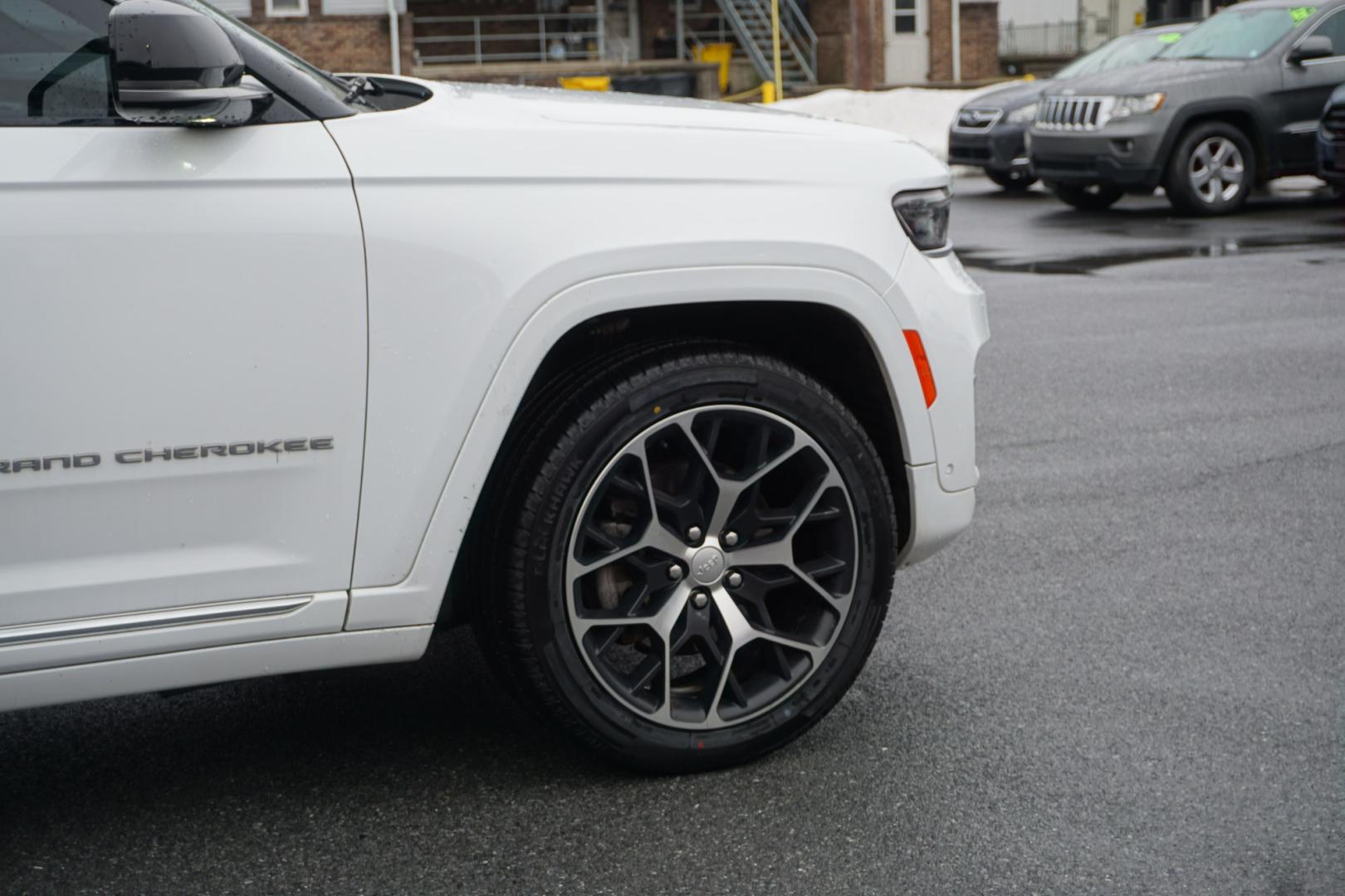 2022 Bright White Clearcoat /Tupelo/Black JEEP GRAND CHEROKEE SUMMIT RESERVE (1C4RJHET6N8) , located at 312 Centre Ave, Schuylkill Haven, PA, 17972, (570) 593-5278, 40.638130, -76.177383 - Photo#20