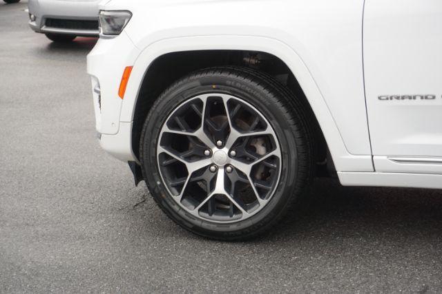 2022 Bright White Clearcoat /Tupelo/Black Jeep Grand Cherokee Summit Reserve 4x4 (1C4RJHET6N8) , located at 312 Centre Ave, Schuylkill Haven, PA, 17972, (570) 593-5278, 40.638130, -76.177383 - Photo#3