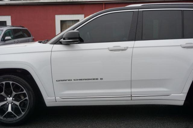 2022 Bright White Clearcoat /Tupelo/Black Jeep Grand Cherokee Summit Reserve 4x4 (1C4RJHET6N8) , located at 312 Centre Ave, Schuylkill Haven, PA, 17972, (570) 593-5278, 40.638130, -76.177383 - Photo#4