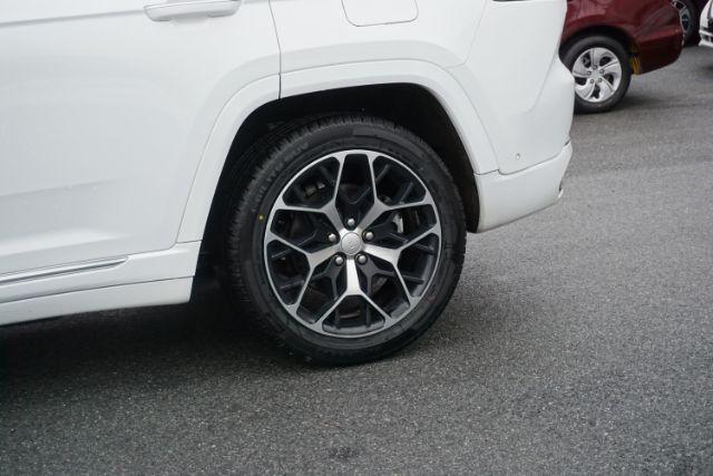 2022 Bright White Clearcoat /Tupelo/Black Jeep Grand Cherokee Summit Reserve 4x4 (1C4RJHET6N8) , located at 312 Centre Ave, Schuylkill Haven, PA, 17972, (570) 593-5278, 40.638130, -76.177383 - Photo#8