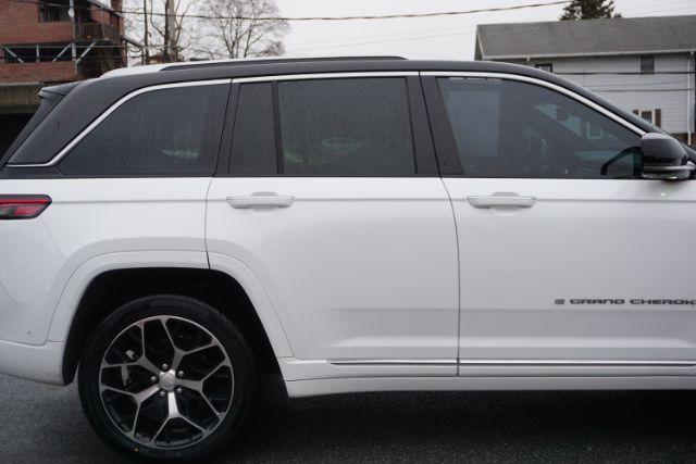 2022 Bright White Clearcoat /Tupelo/Black Jeep Grand Cherokee Summit Reserve 4x4 (1C4RJHET6N8) , located at 312 Centre Ave, Schuylkill Haven, PA, 17972, (570) 593-5278, 40.638130, -76.177383 - Photo#17