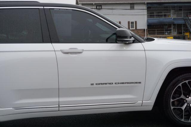 2022 Bright White Clearcoat /Tupelo/Black Jeep Grand Cherokee Summit Reserve 4x4 (1C4RJHET6N8) , located at 312 Centre Ave, Schuylkill Haven, PA, 17972, (570) 593-5278, 40.638130, -76.177383 - Photo#19