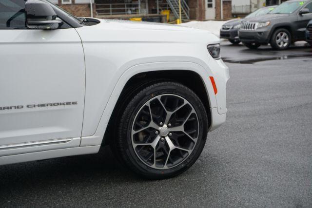 2022 Bright White Clearcoat /Tupelo/Black Jeep Grand Cherokee Summit Reserve 4x4 (1C4RJHET6N8) , located at 312 Centre Ave, Schuylkill Haven, PA, 17972, (570) 593-5278, 40.638130, -76.177383 - Photo#20