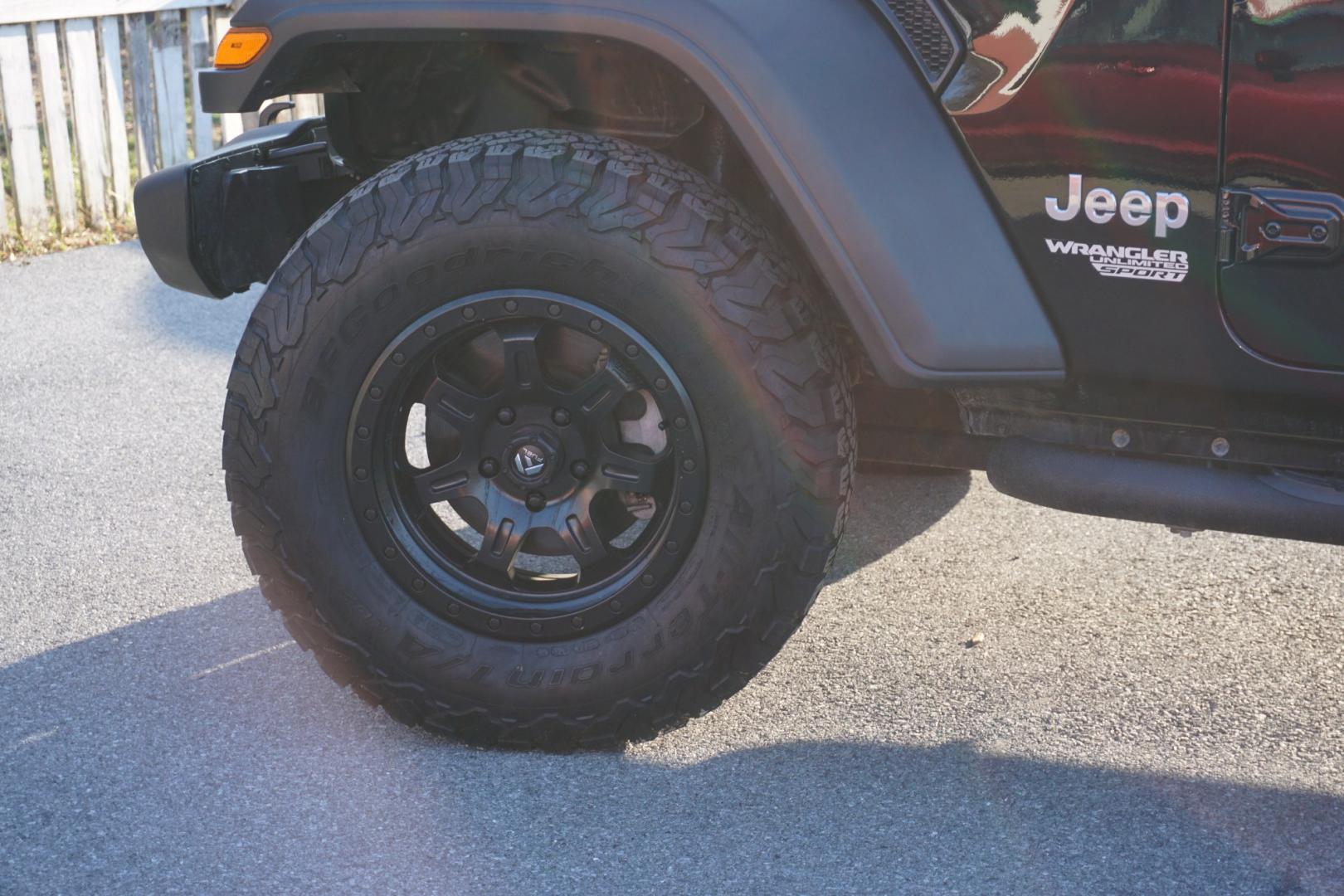 2018 BLACK CLEARCOAT JEEP WRANGLER UNLIMITED SPORT S (1C4HJXDG3JW) with an 3.6L V6 F DOHC 24V engine, AUTOMATIC transmission, located at 312 Centre Ave, Schuylkill Haven, PA, 17972, (570) 593-5278, 40.638130, -76.177383- Photo#3